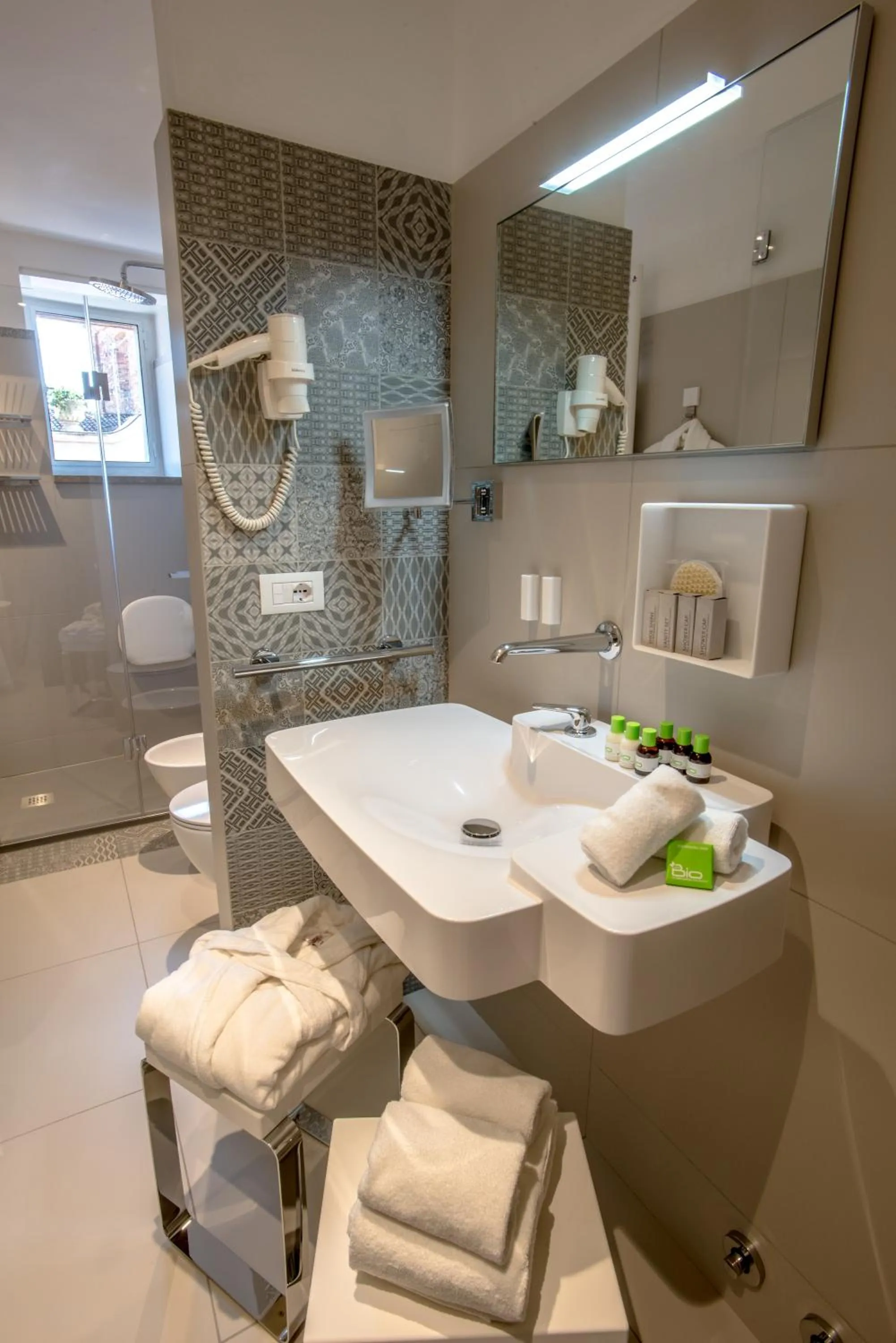 Toilet in Uve Rooms & Wine Bar