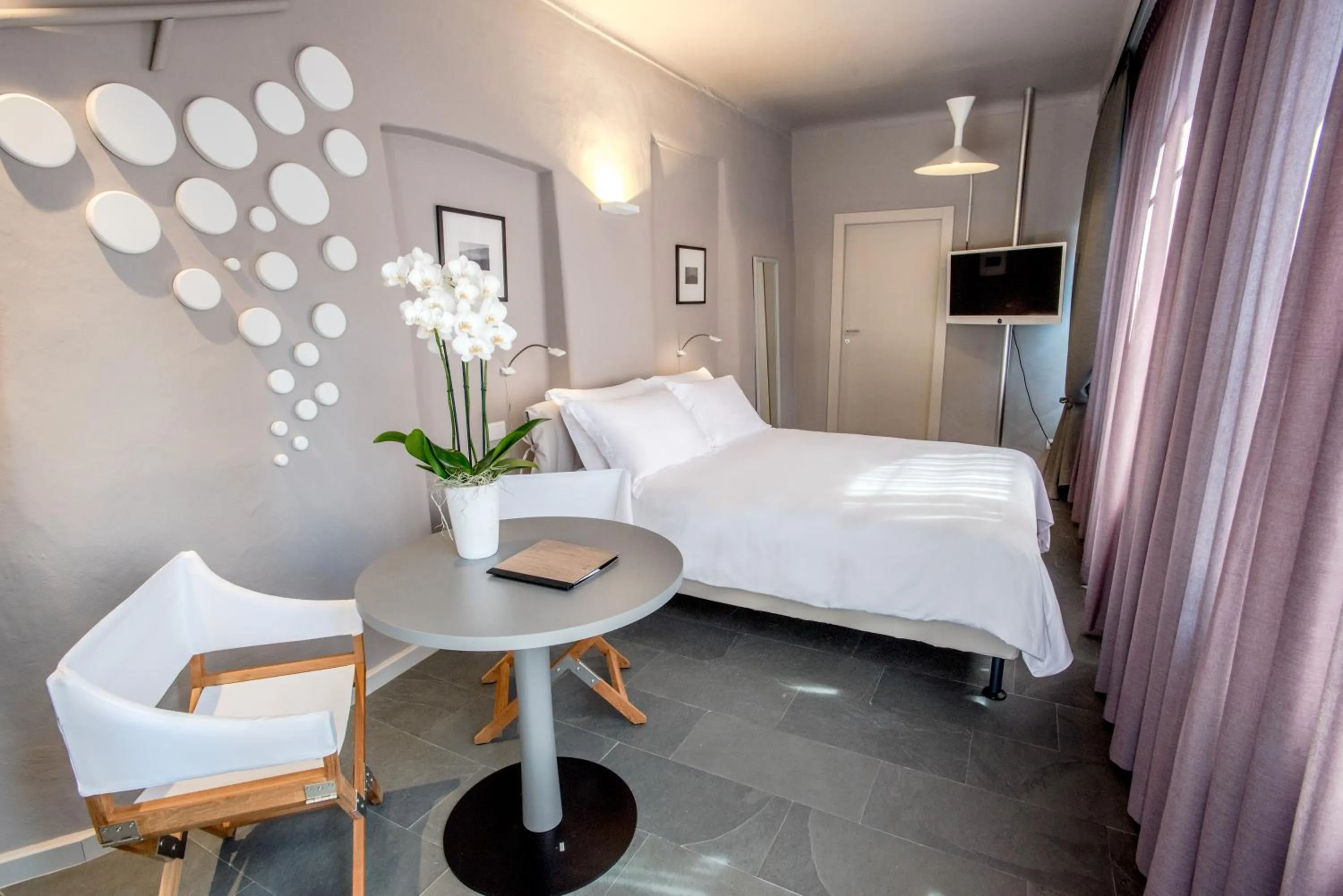 Photo of the whole room, Bed in Uve Rooms & Wine Bar