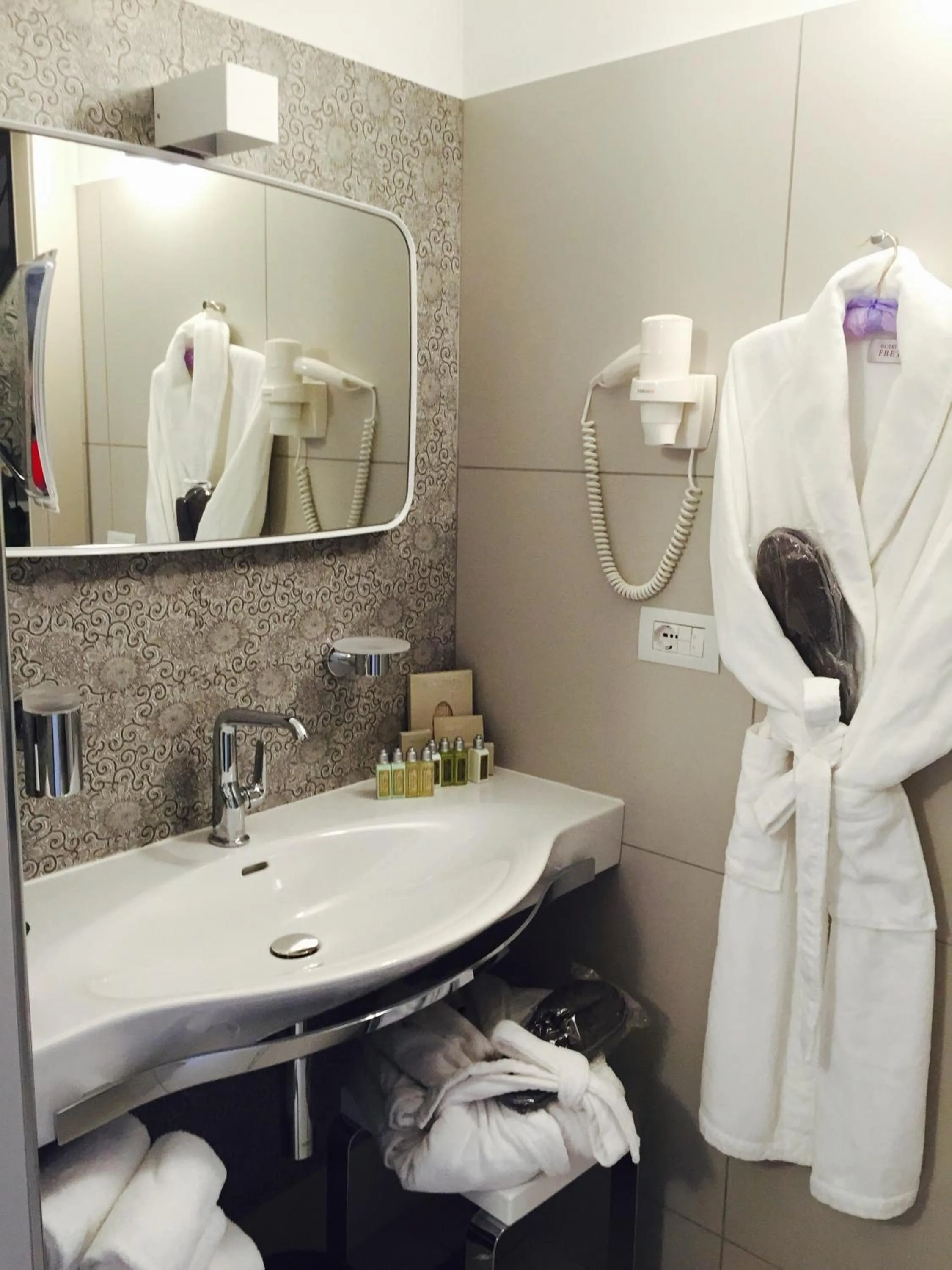 Bathroom in Uve Rooms & Wine Bar