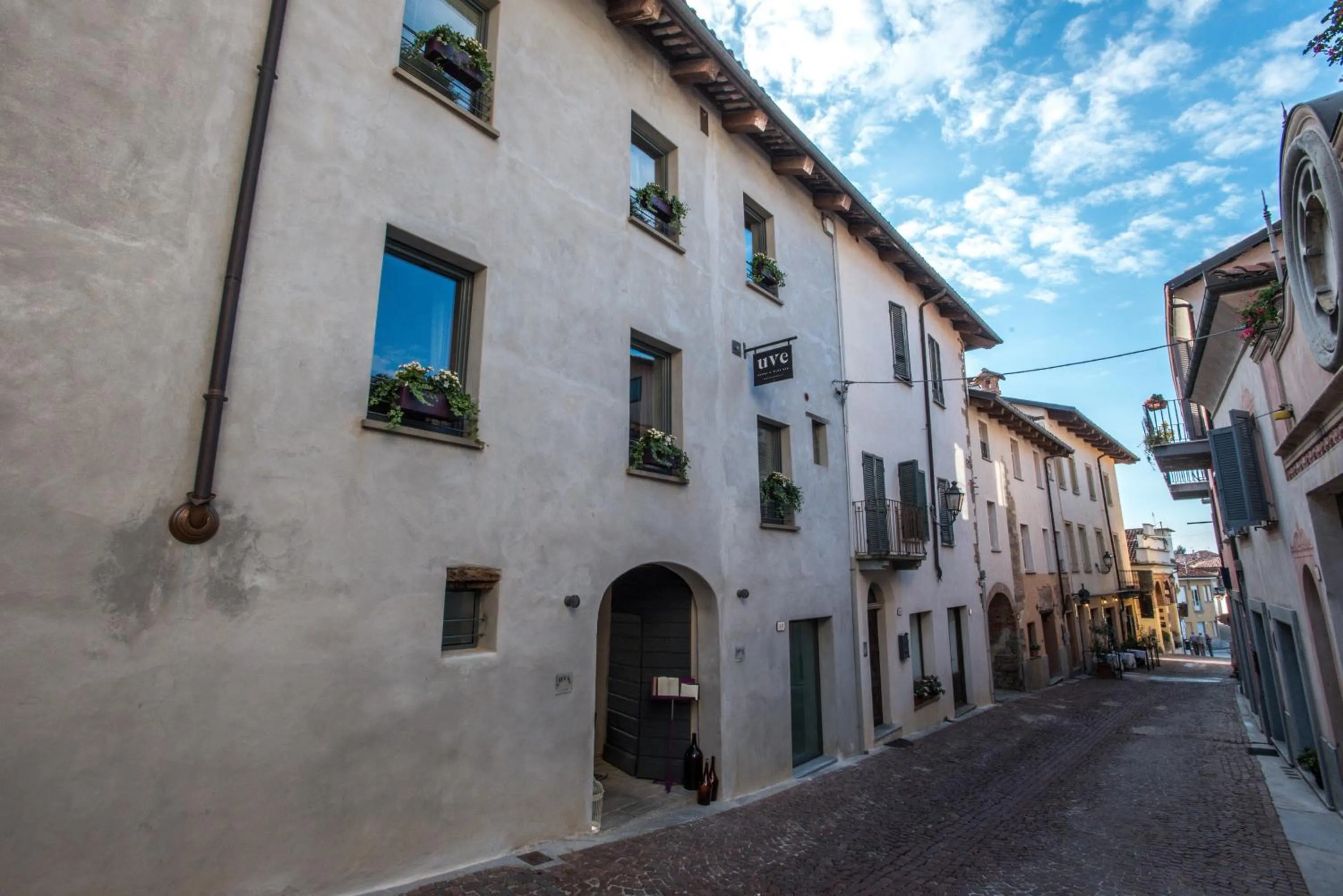 Neighbourhood in Uve Rooms & Wine Bar