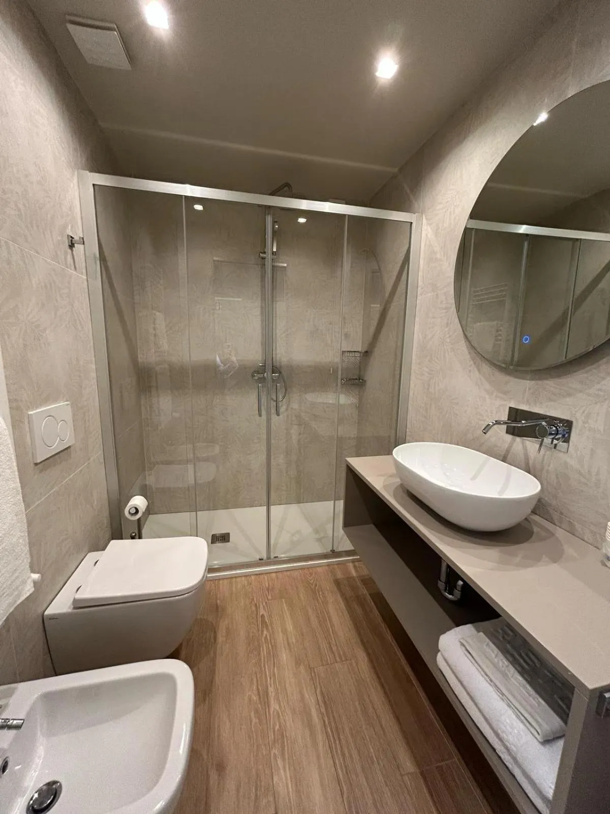 Shower in Hotel Ariston & Apartments