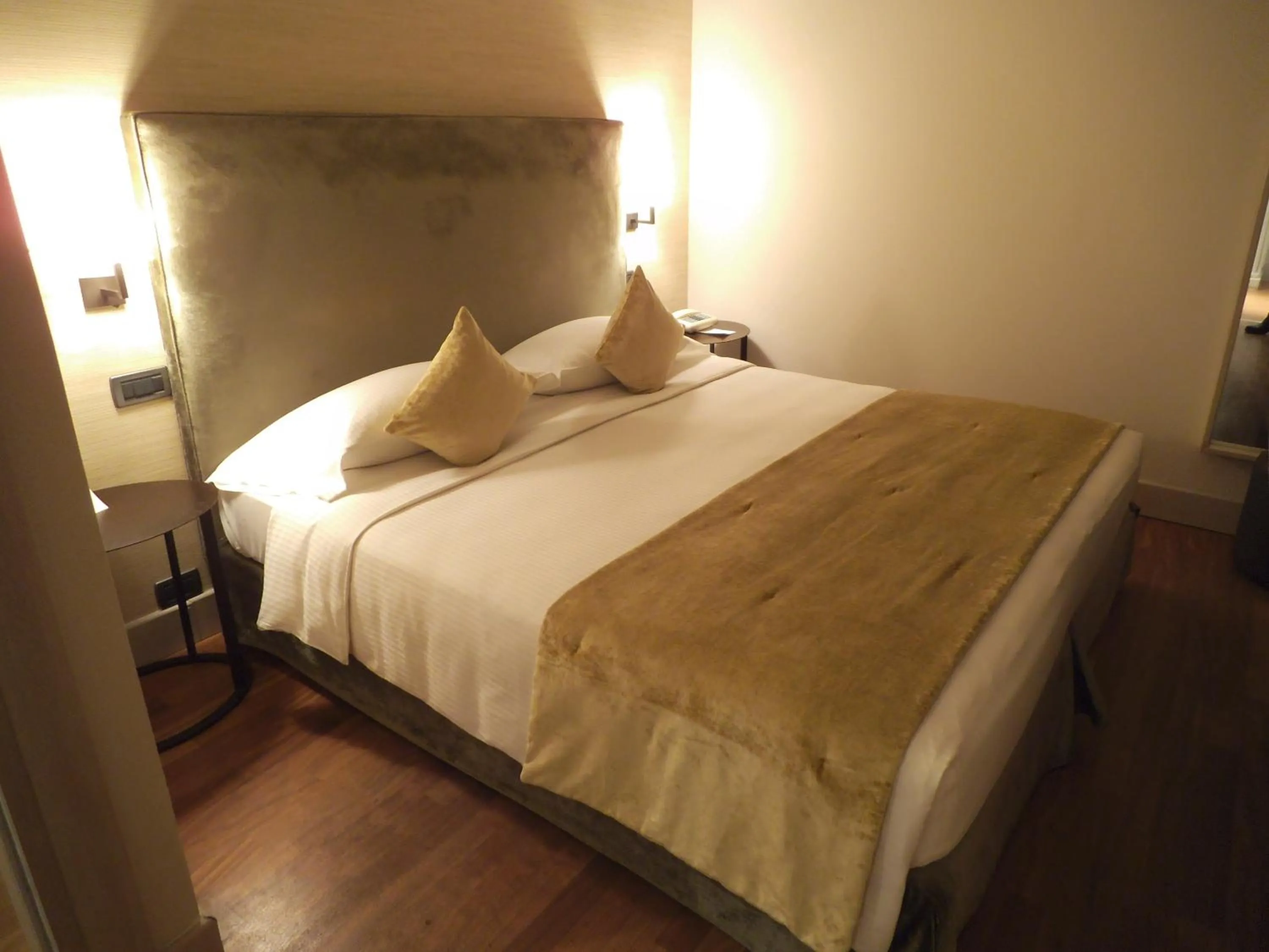 Decorative detail, Bed in Hotel Ariston & Apartments