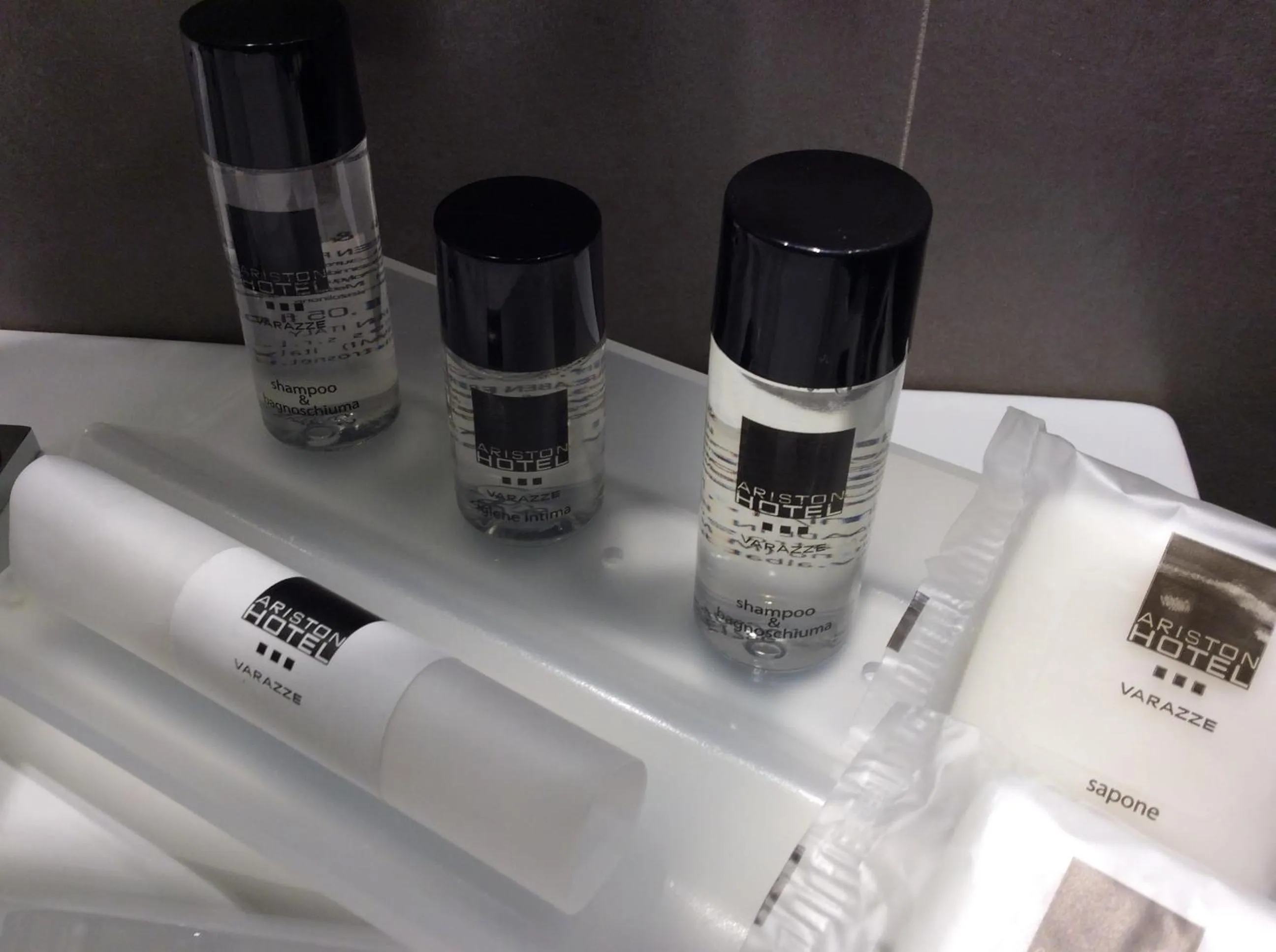 Bathroom in Hotel Ariston & Apartments