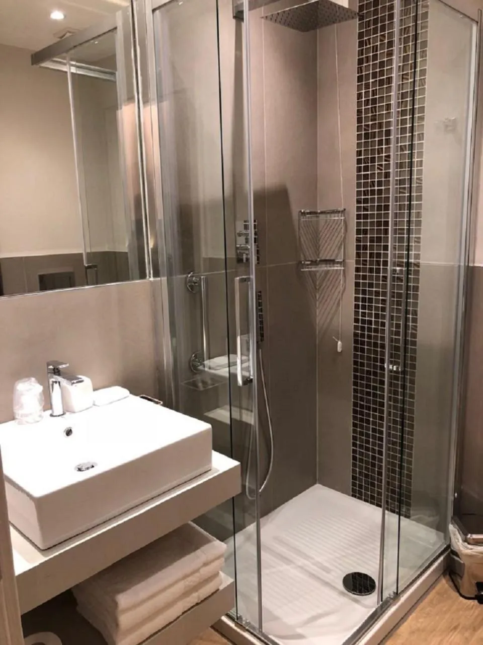 Shower in Hotel Ariston & Apartments