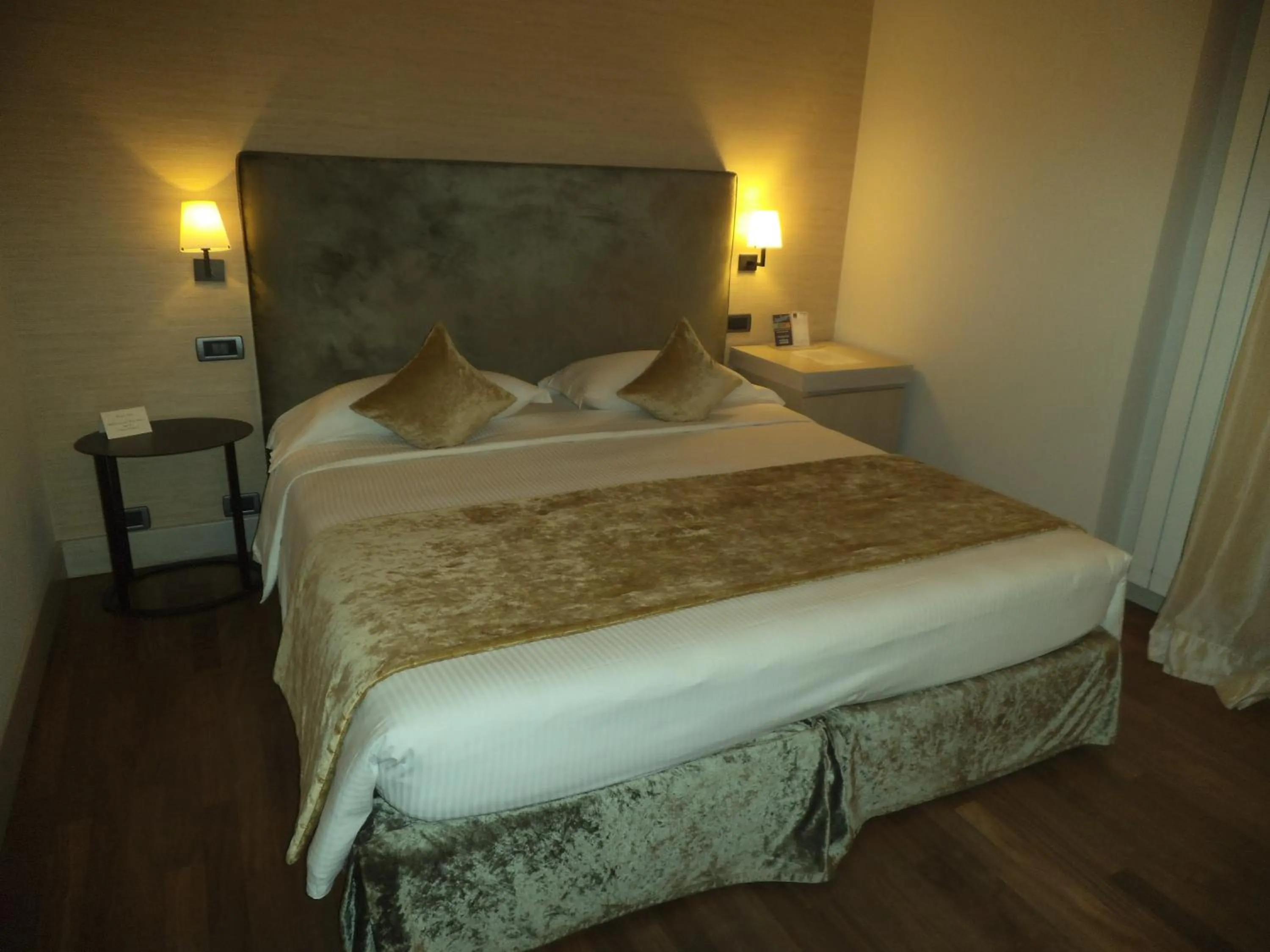 Bedroom, Bed in Hotel Ariston & Apartments