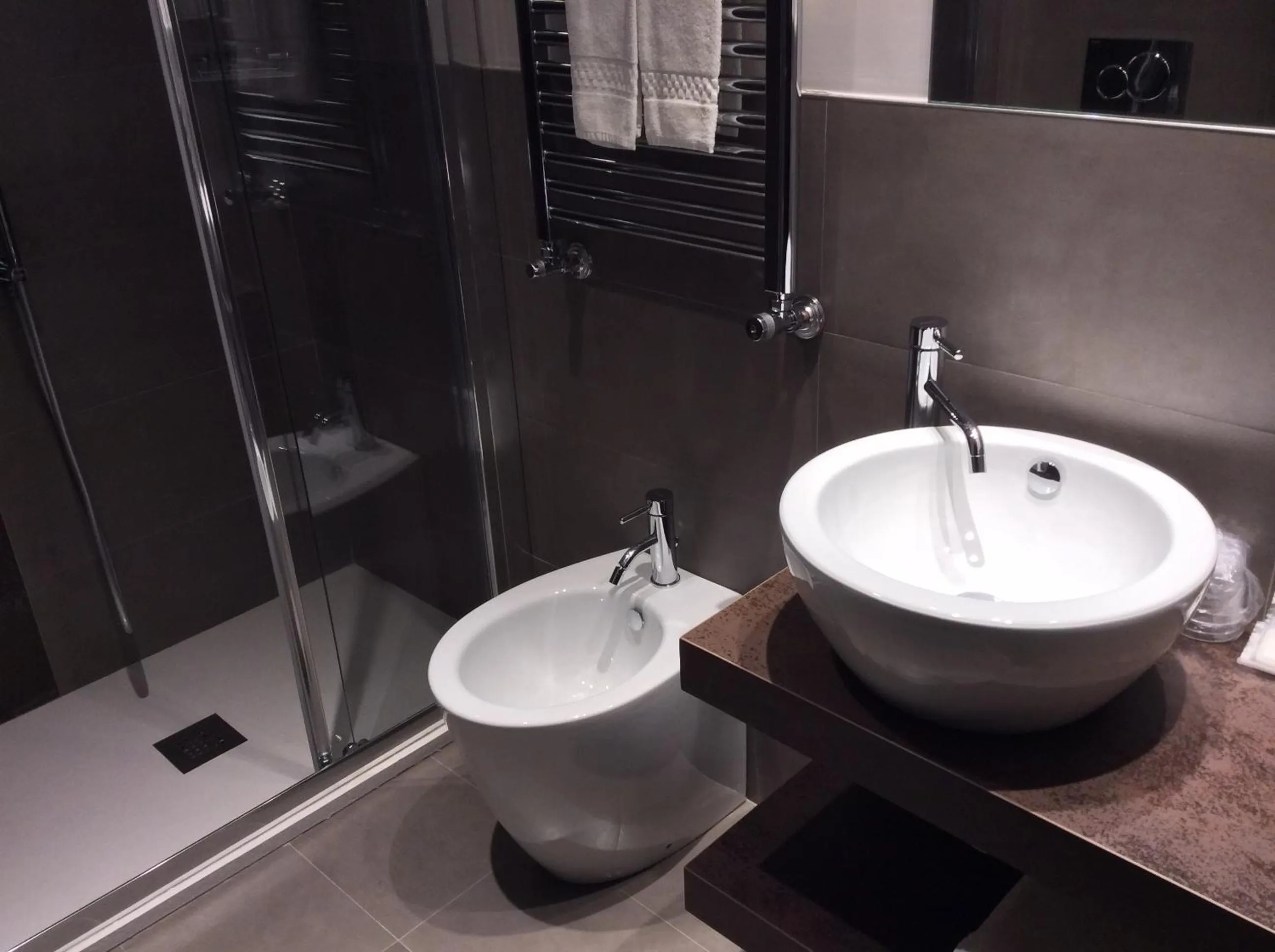 Bathroom in Hotel Ariston & Apartments