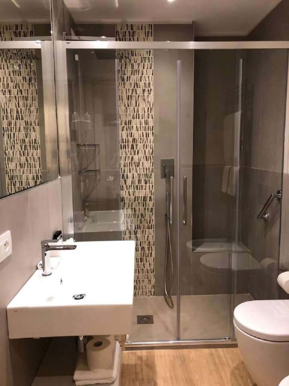 Bathroom in Hotel Ariston & Apartments