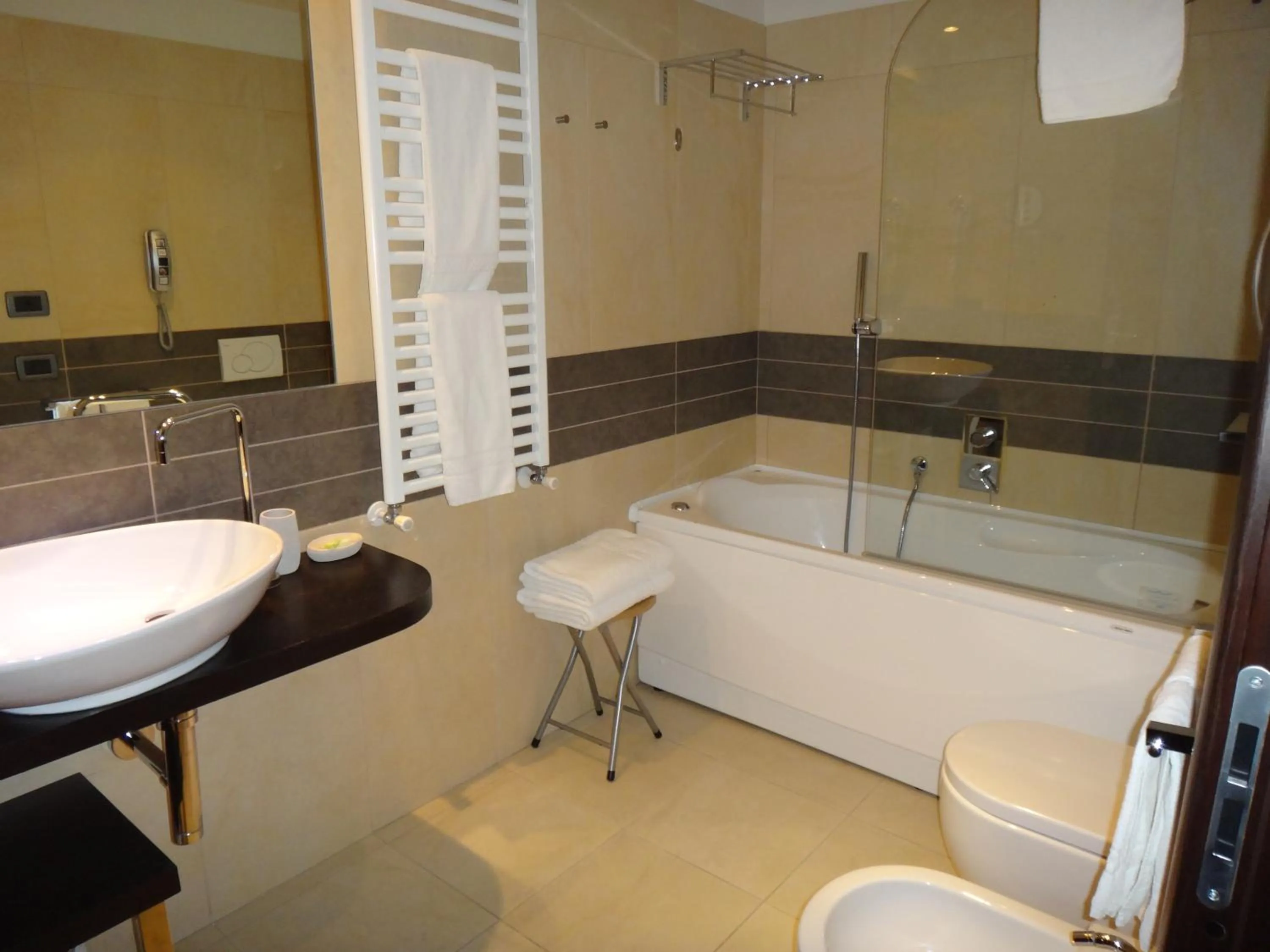 Bathroom in Hotel Ariston & Apartments