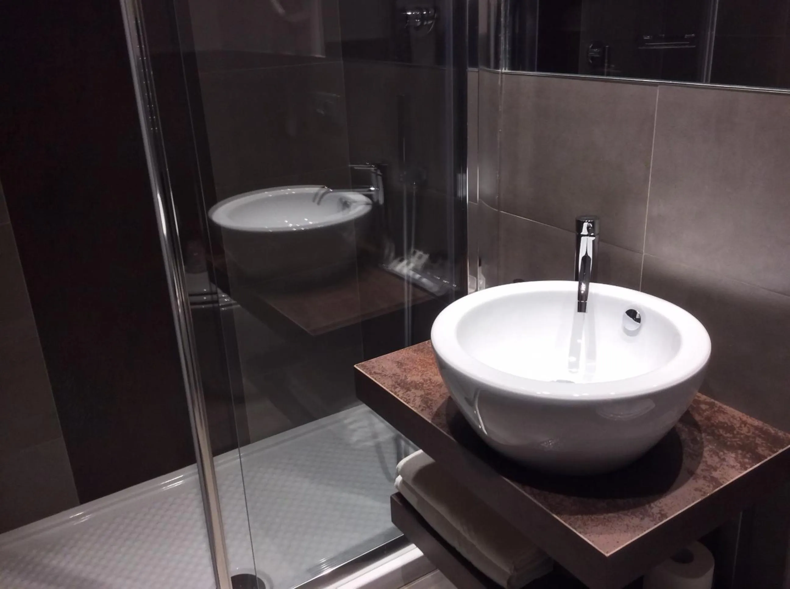 Bathroom in Hotel Ariston & Apartments