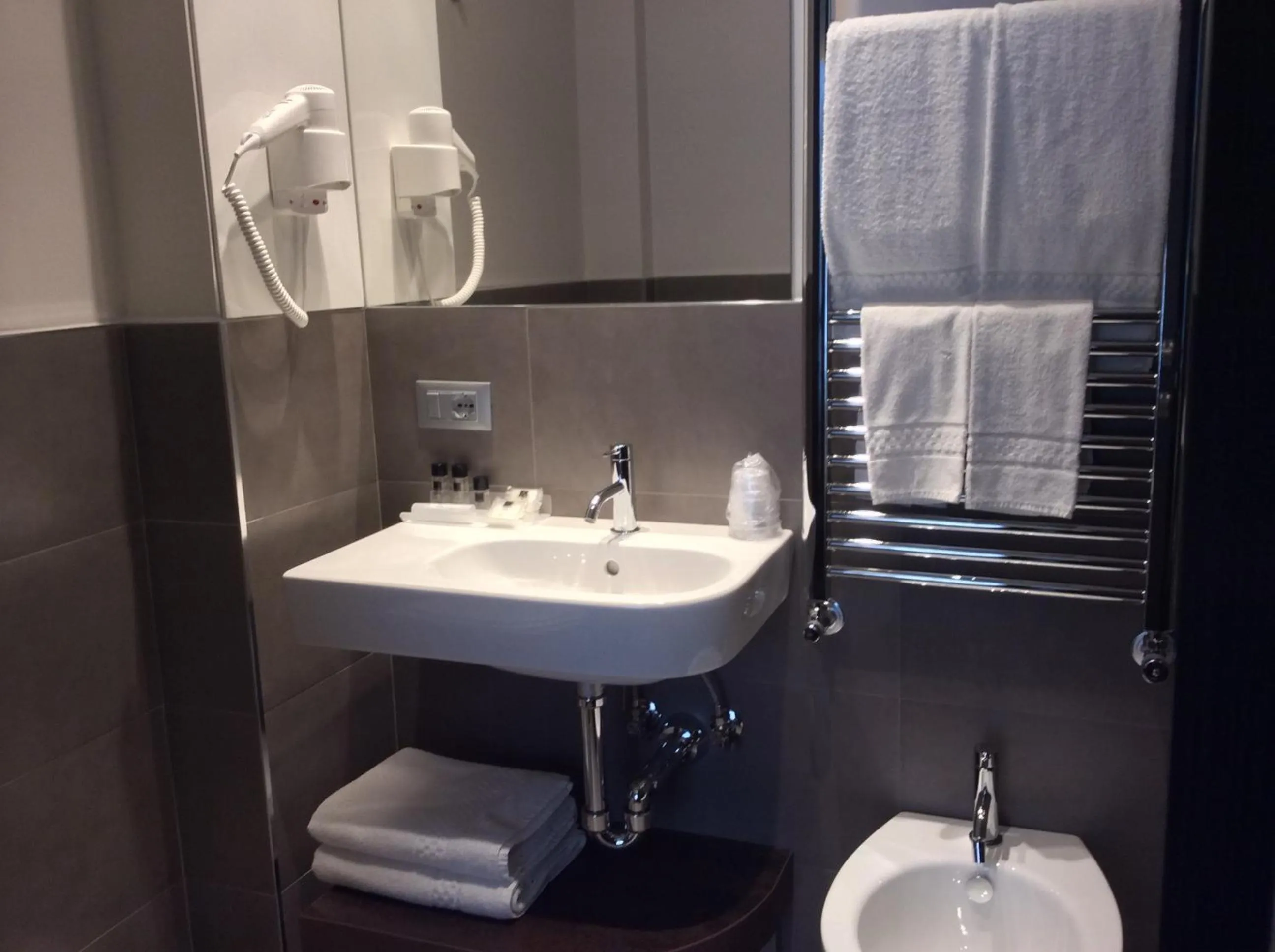 Bathroom in Hotel Ariston & Apartments