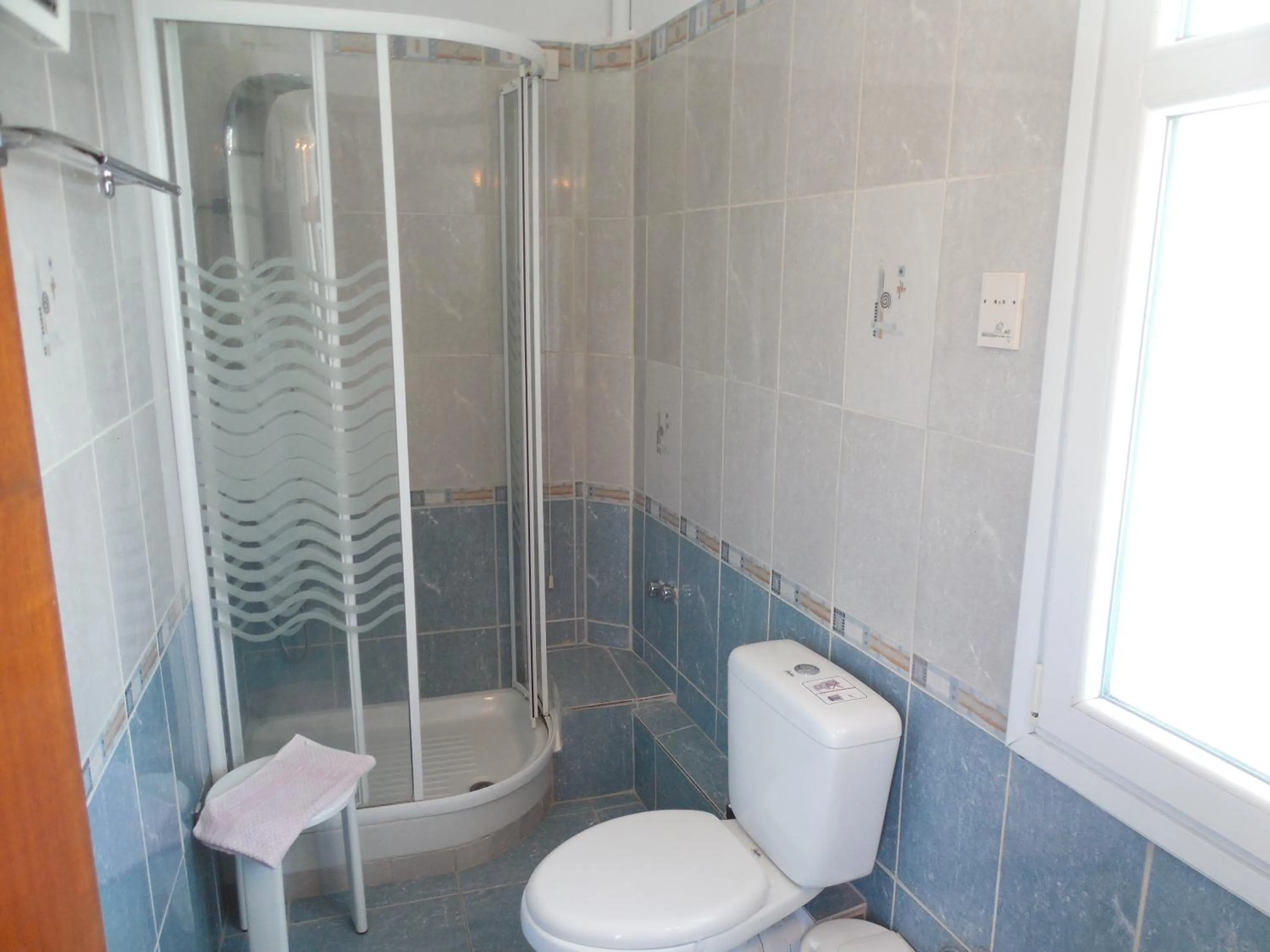 Adonis Rooms