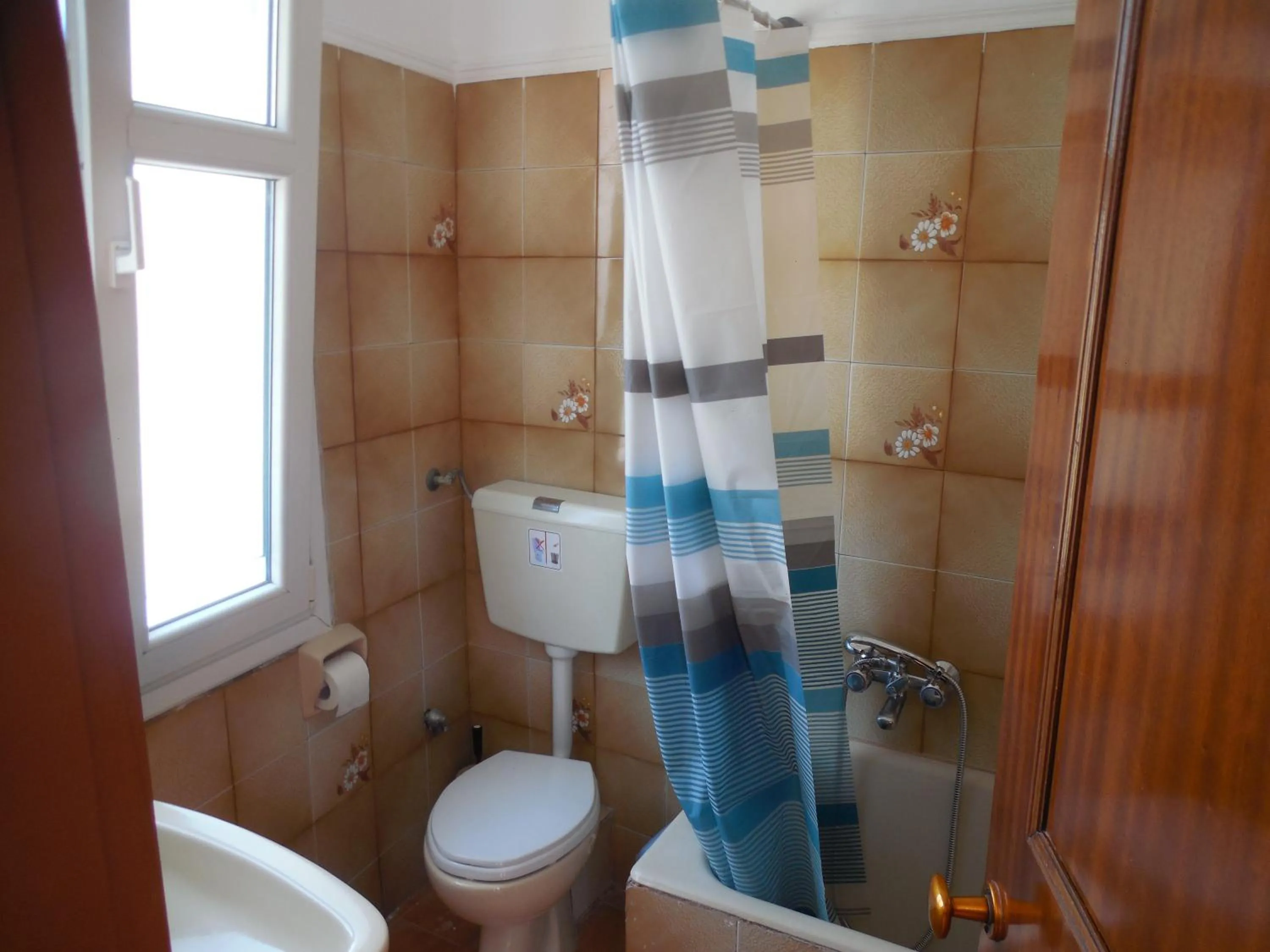 Adonis Rooms