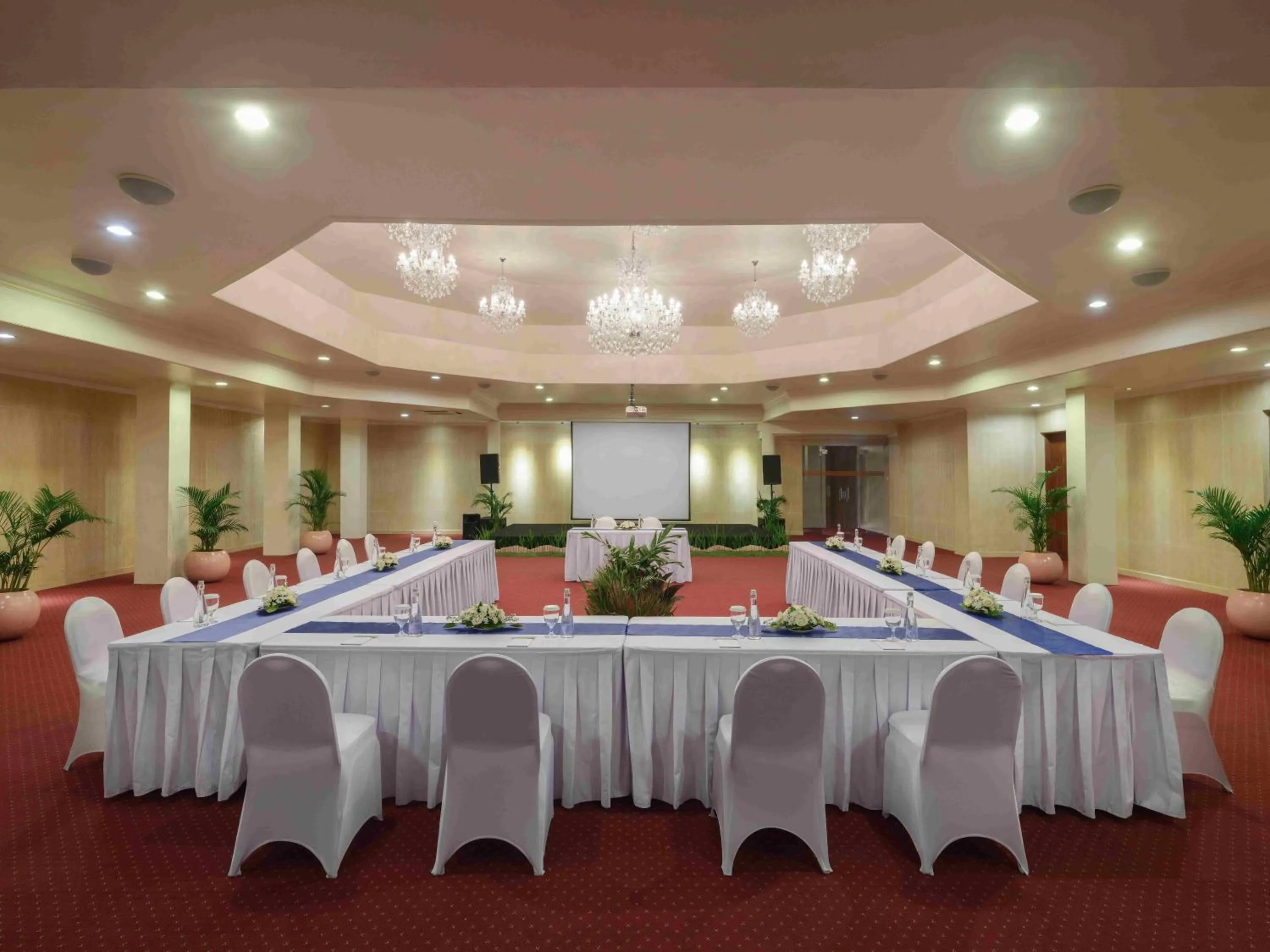 Meeting/conference room in Blu-Zea Resort by Double-Six