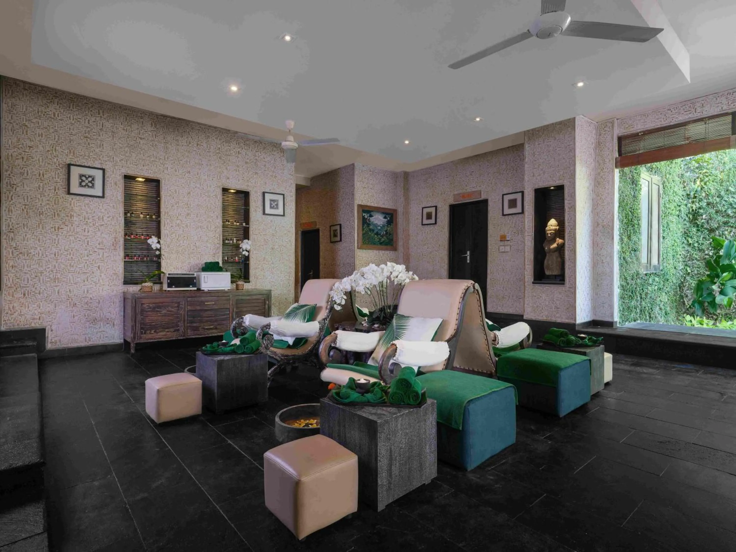 Spa and wellness centre/facilities in Blu-Zea Resort by Double-Six