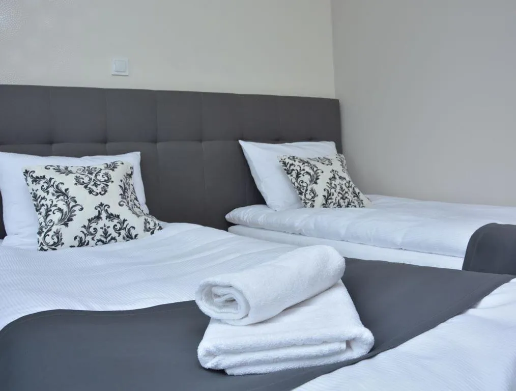 Restaurant/places to eat, Bed in Hotelik 51