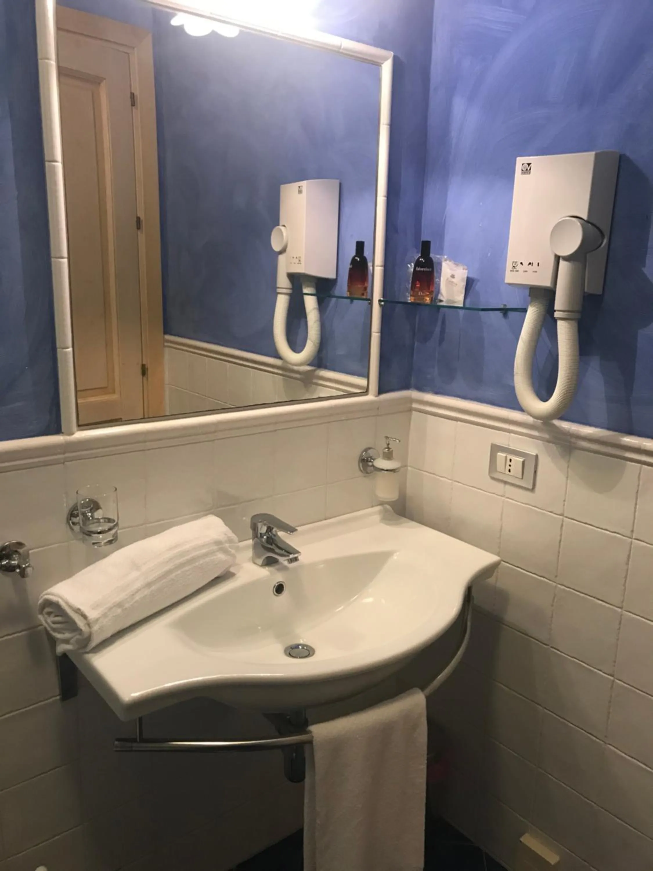 Bathroom in Hotel Baglio Di Scopello