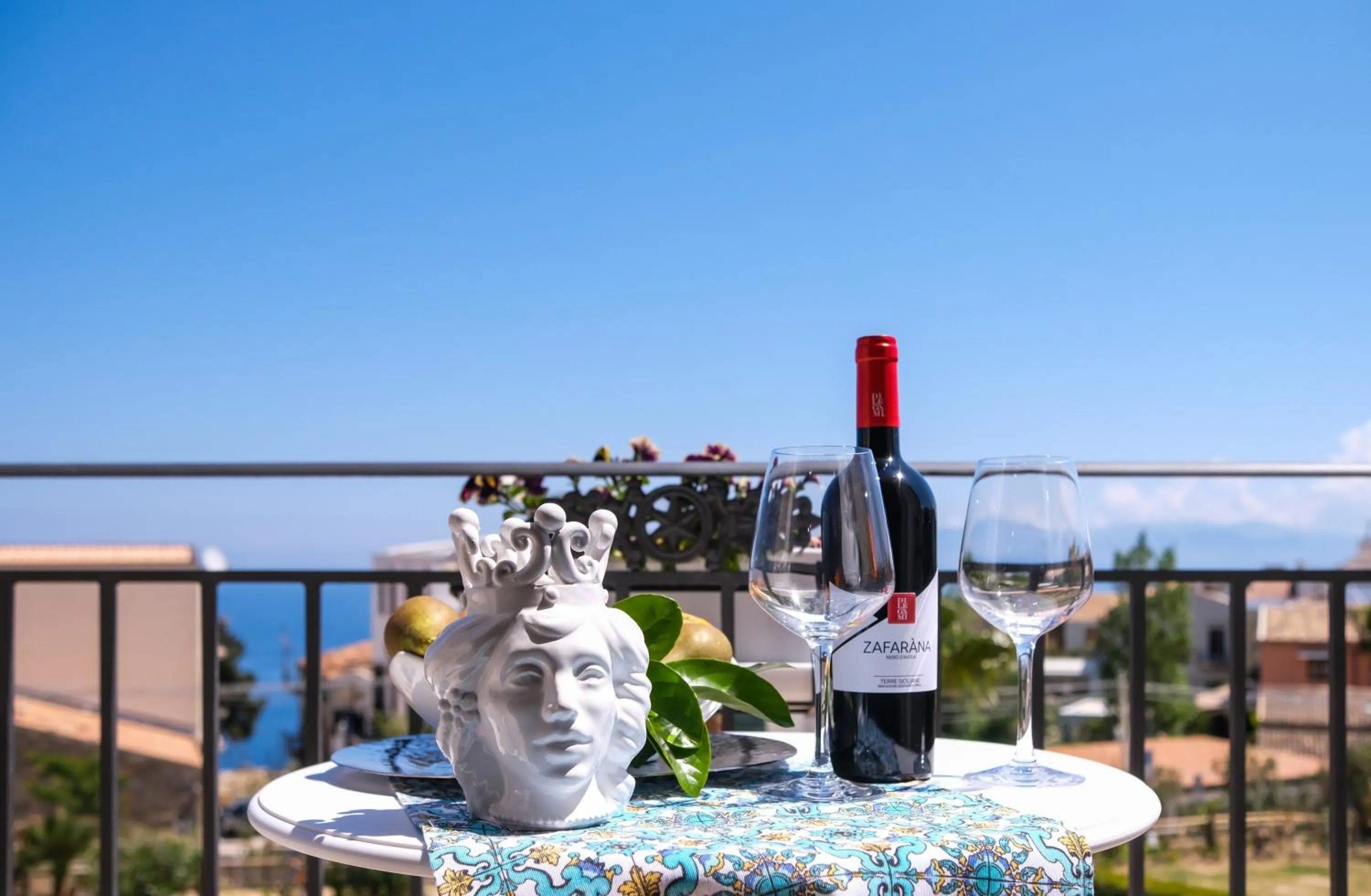 Food and drinks in Hotel Baglio Di Scopello