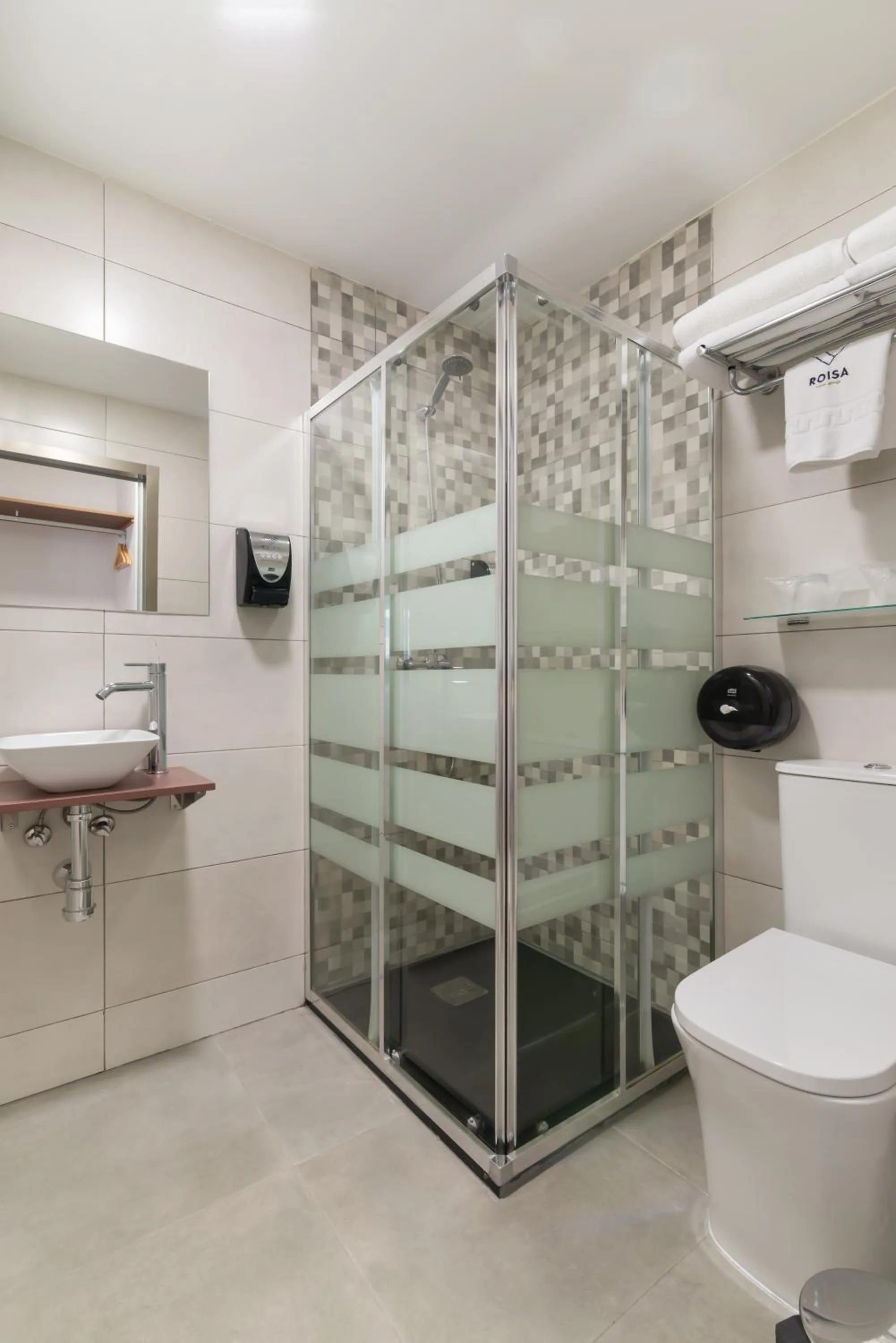 Shower in Roisa Hostal Boutique