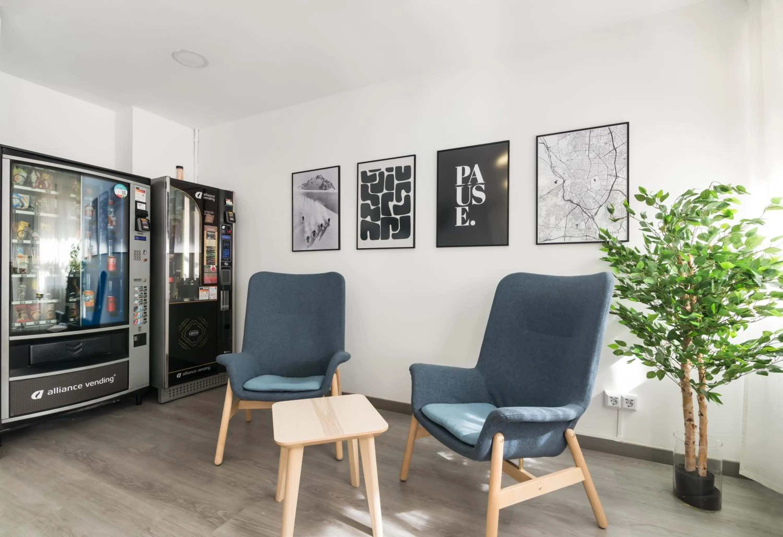 Communal lounge/ TV room in Roisa Hostal Boutique