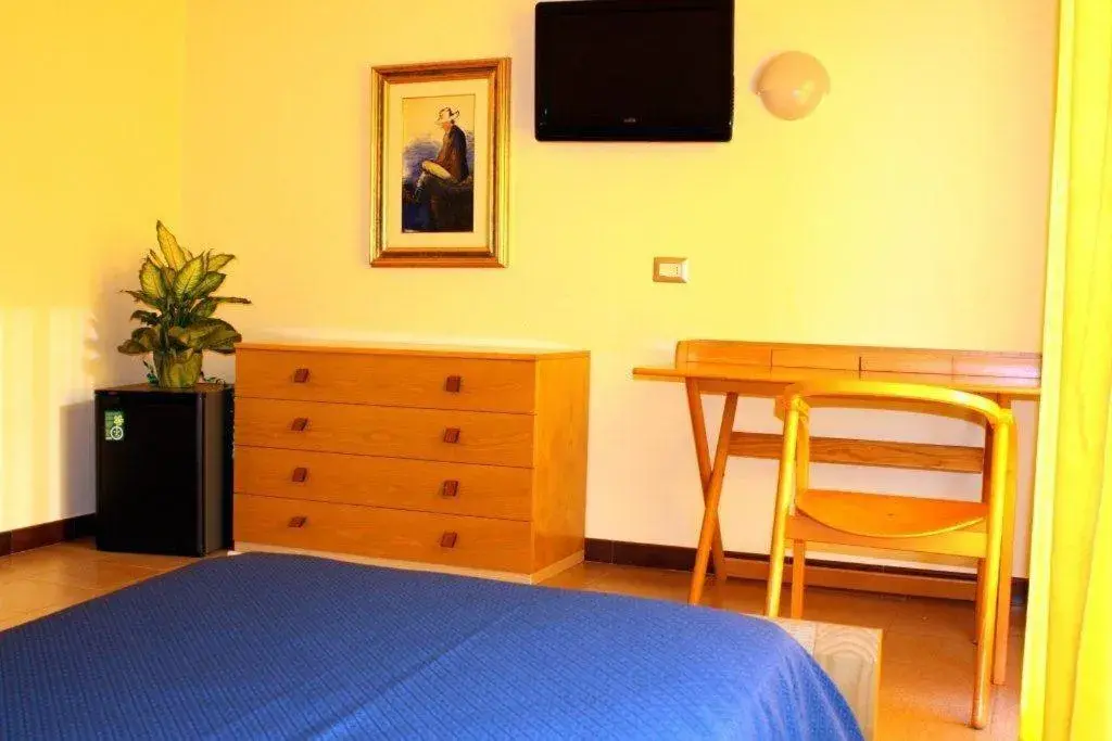 Triple Room in Hotel Turismo Triple Room in Hotel Turismo