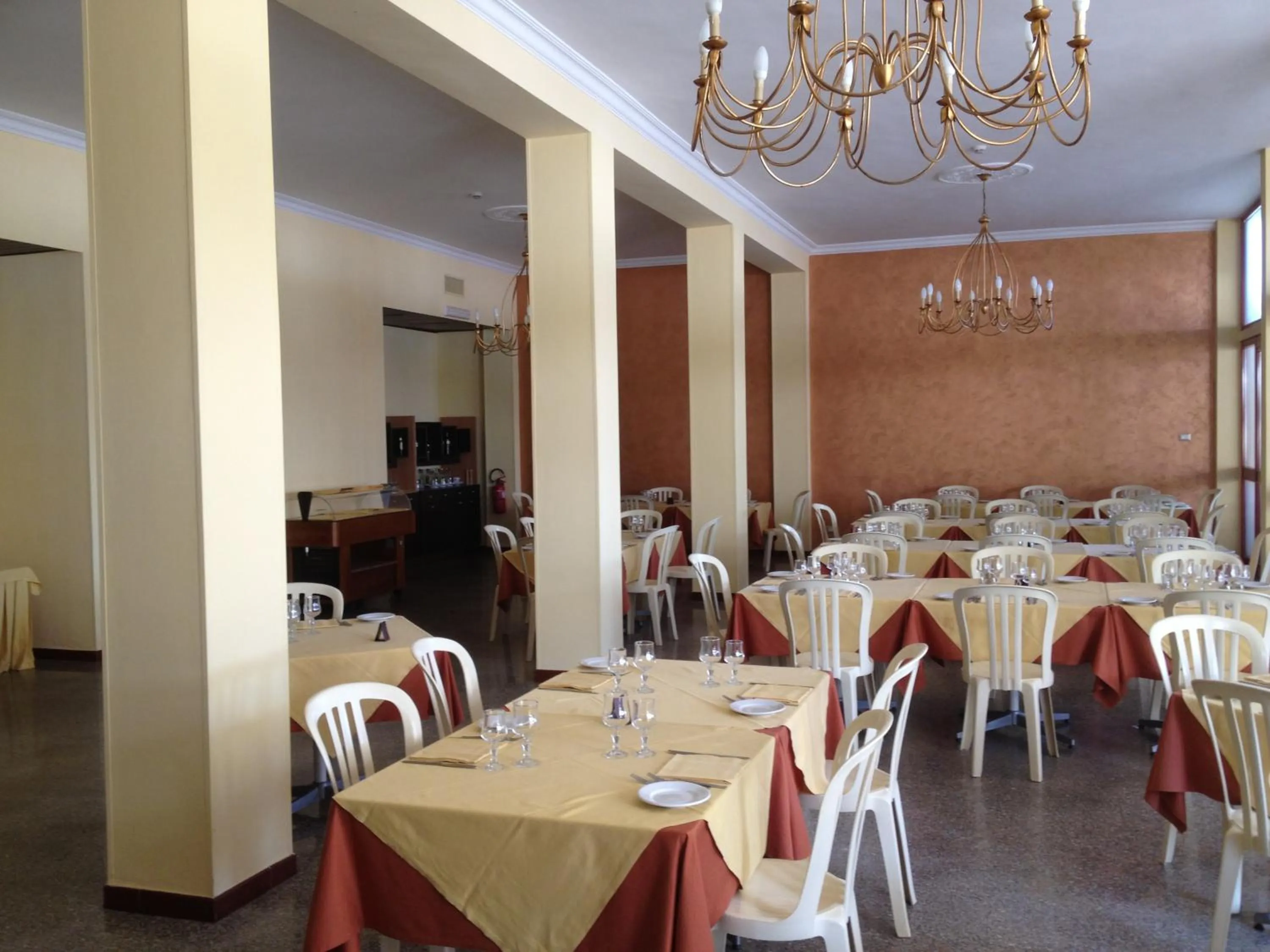 Restaurant/places to eat in Hotel Turismo