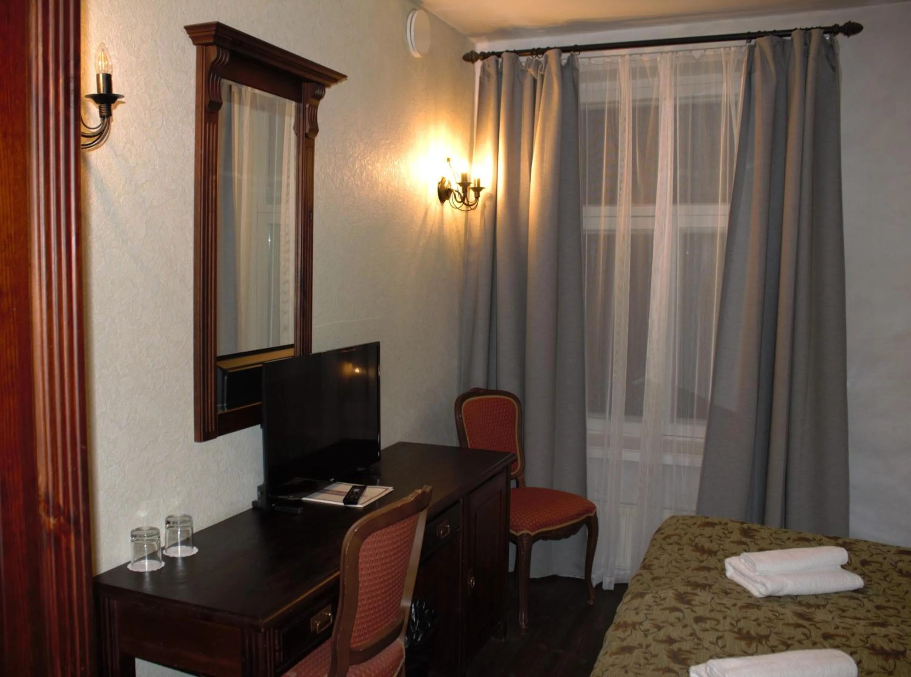 Photo of the whole room, Bed in Taanilinna Hotell