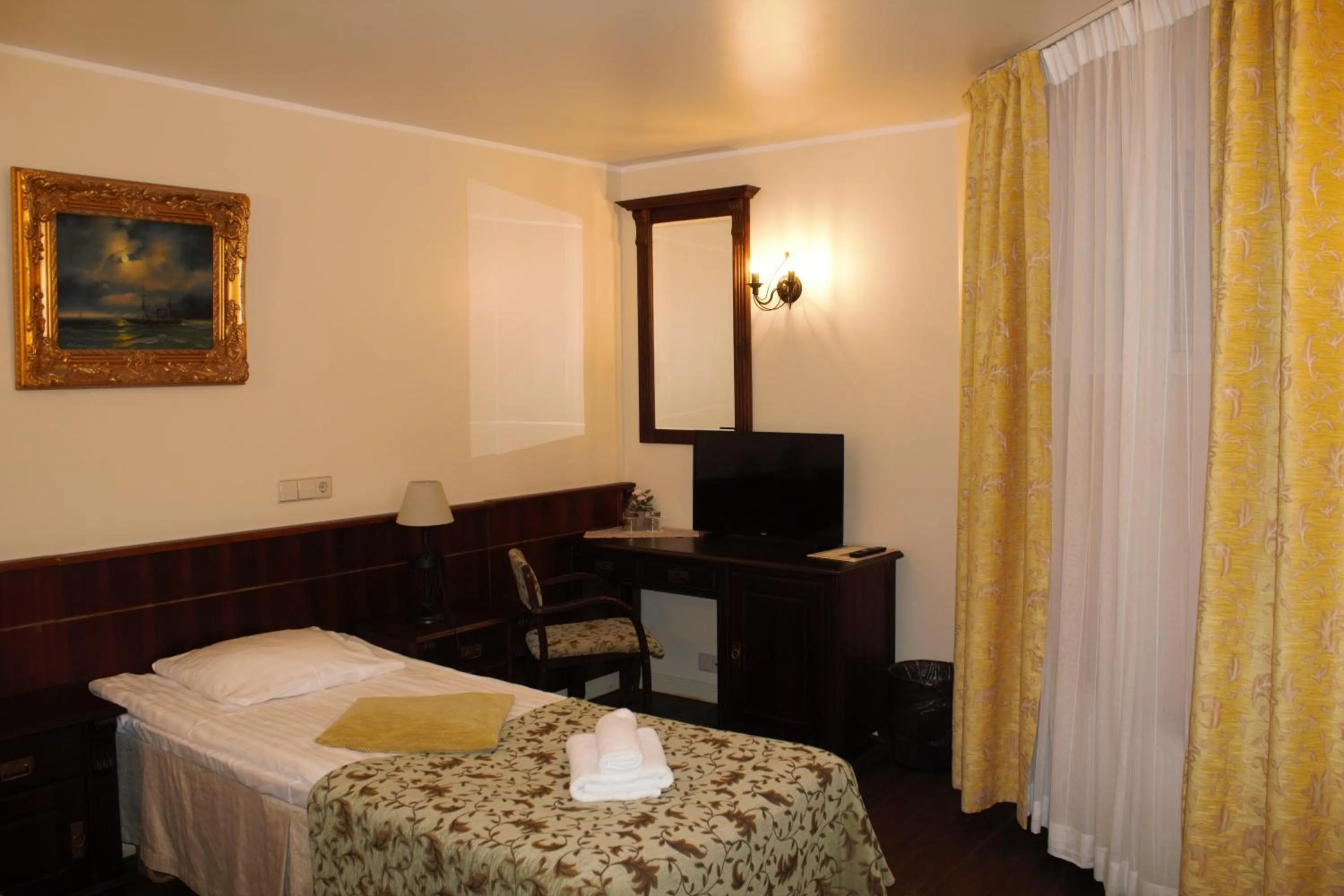 Photo of the whole room, Bed in Taanilinna Hotell