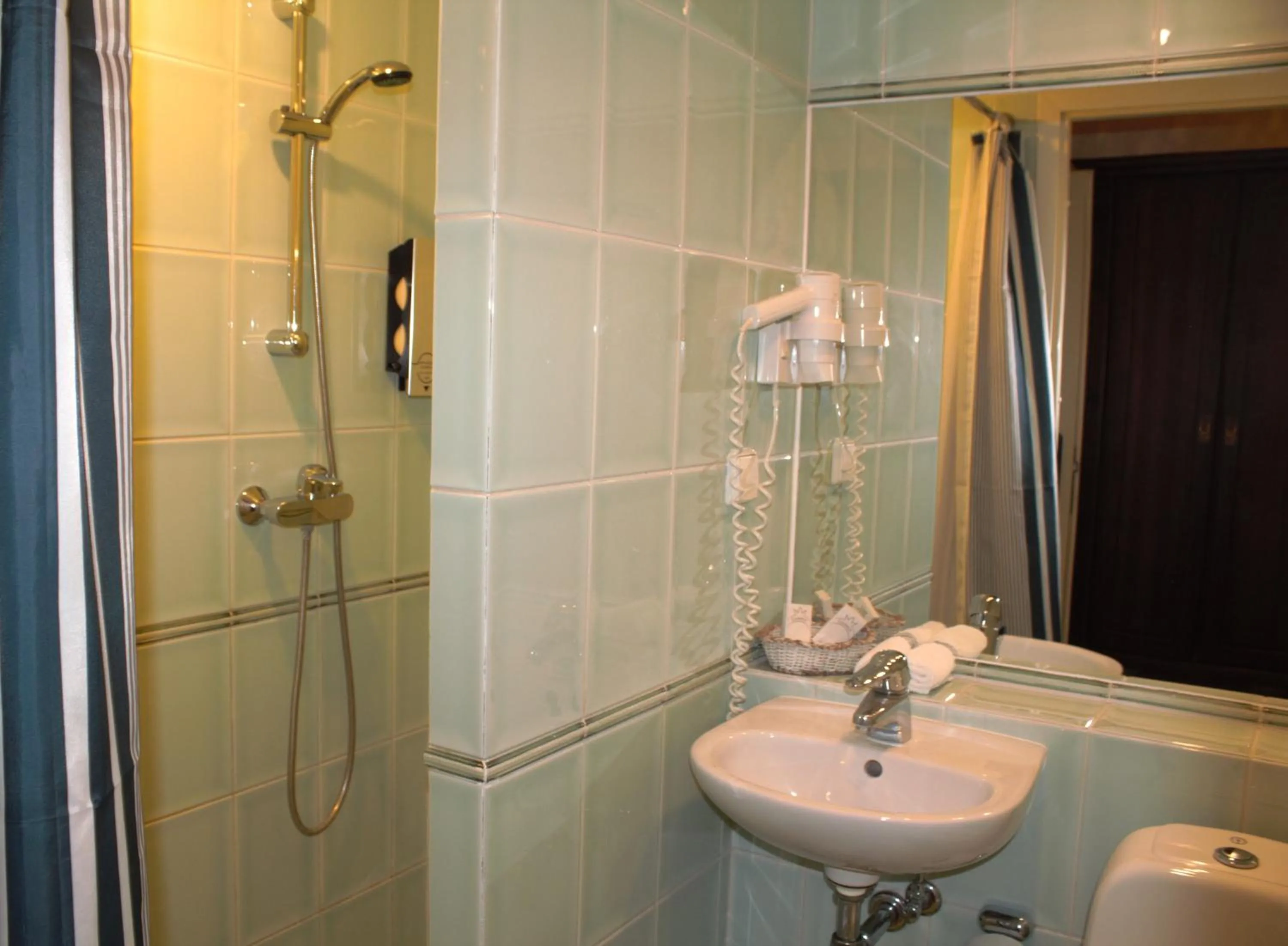 Shower in Taanilinna Hotell