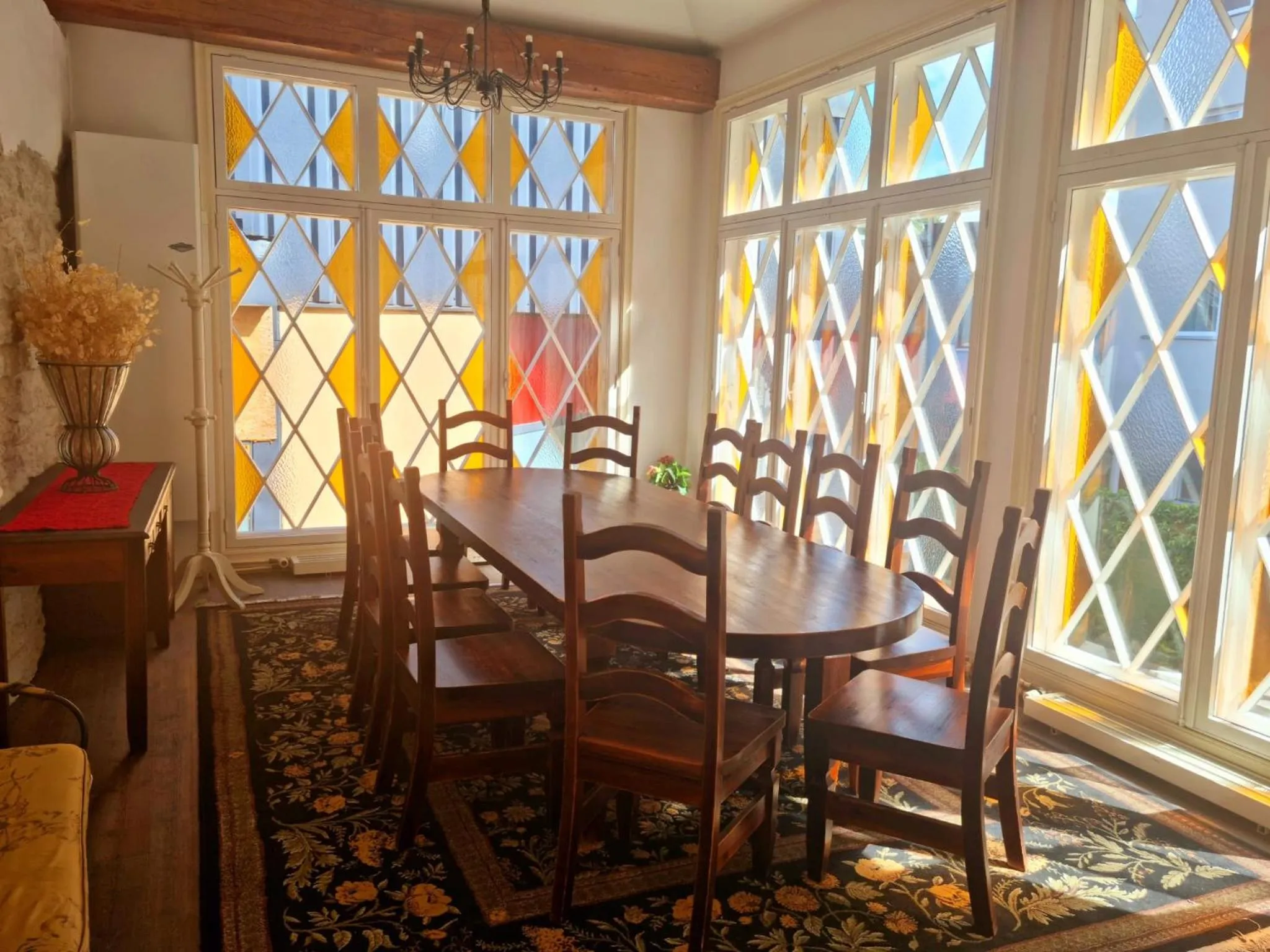 Communal lounge/ TV room in Taanilinna Hotell