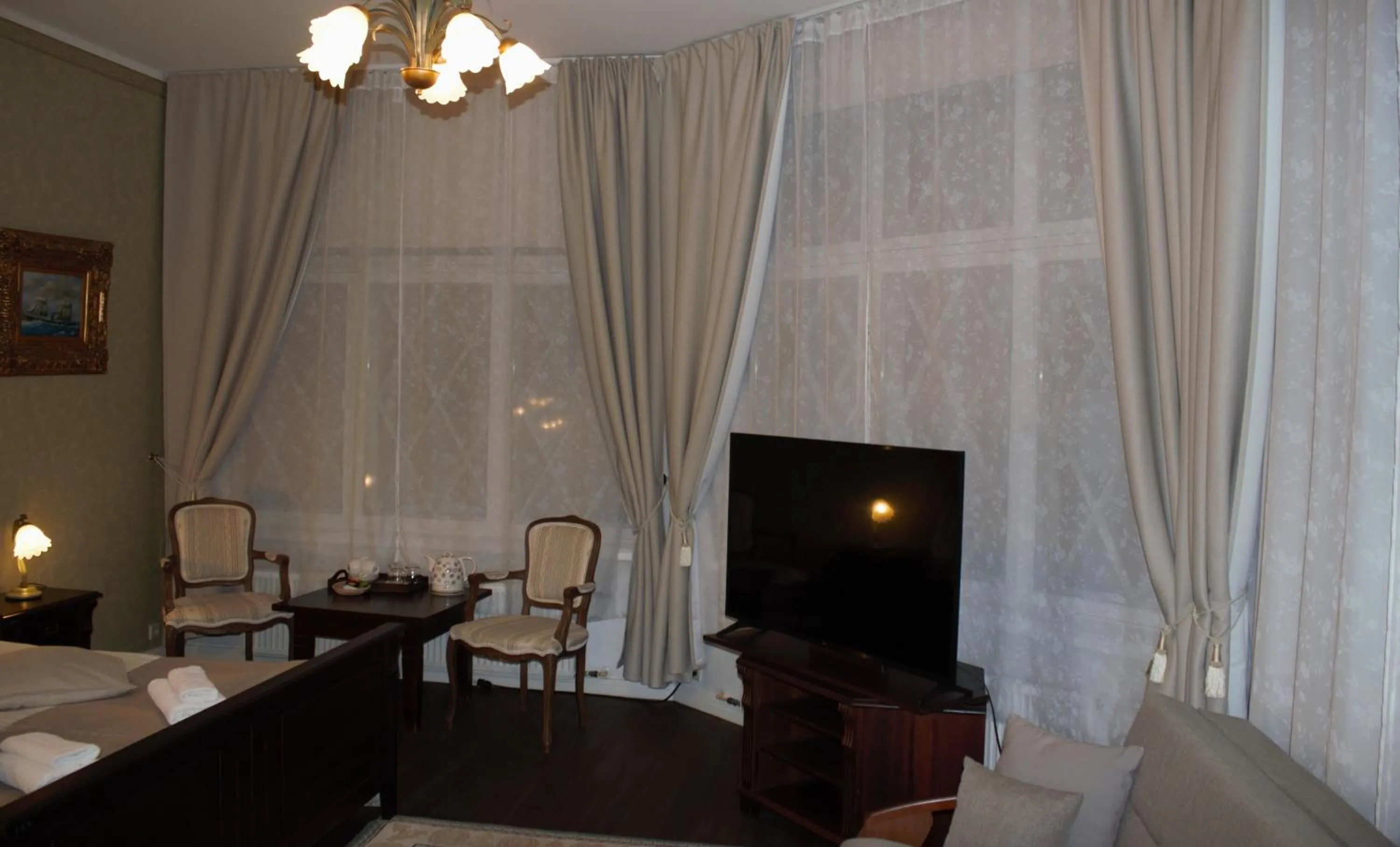 Photo of the whole room in Taanilinna Hotell