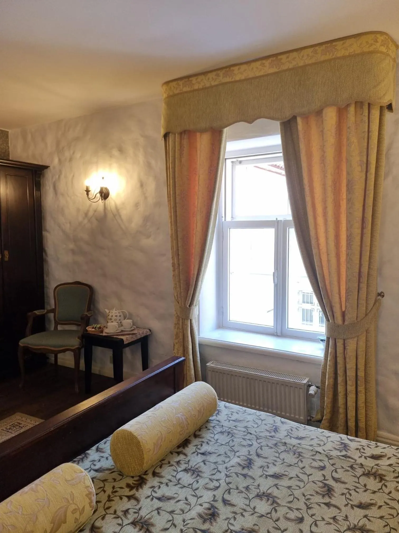 Quiet street view, Bed in Taanilinna Hotell