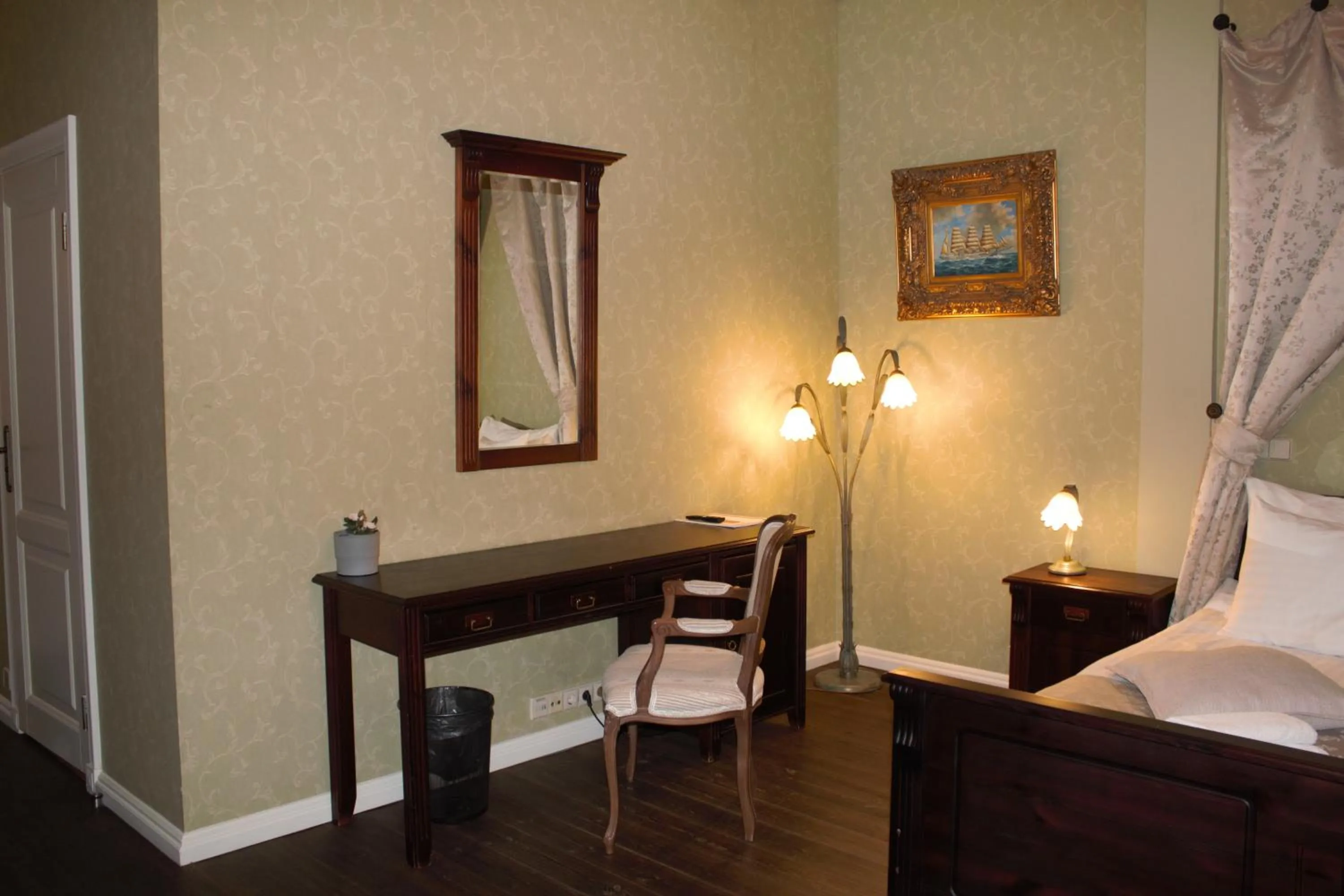 Photo of the whole room, Bed in Taanilinna Hotell