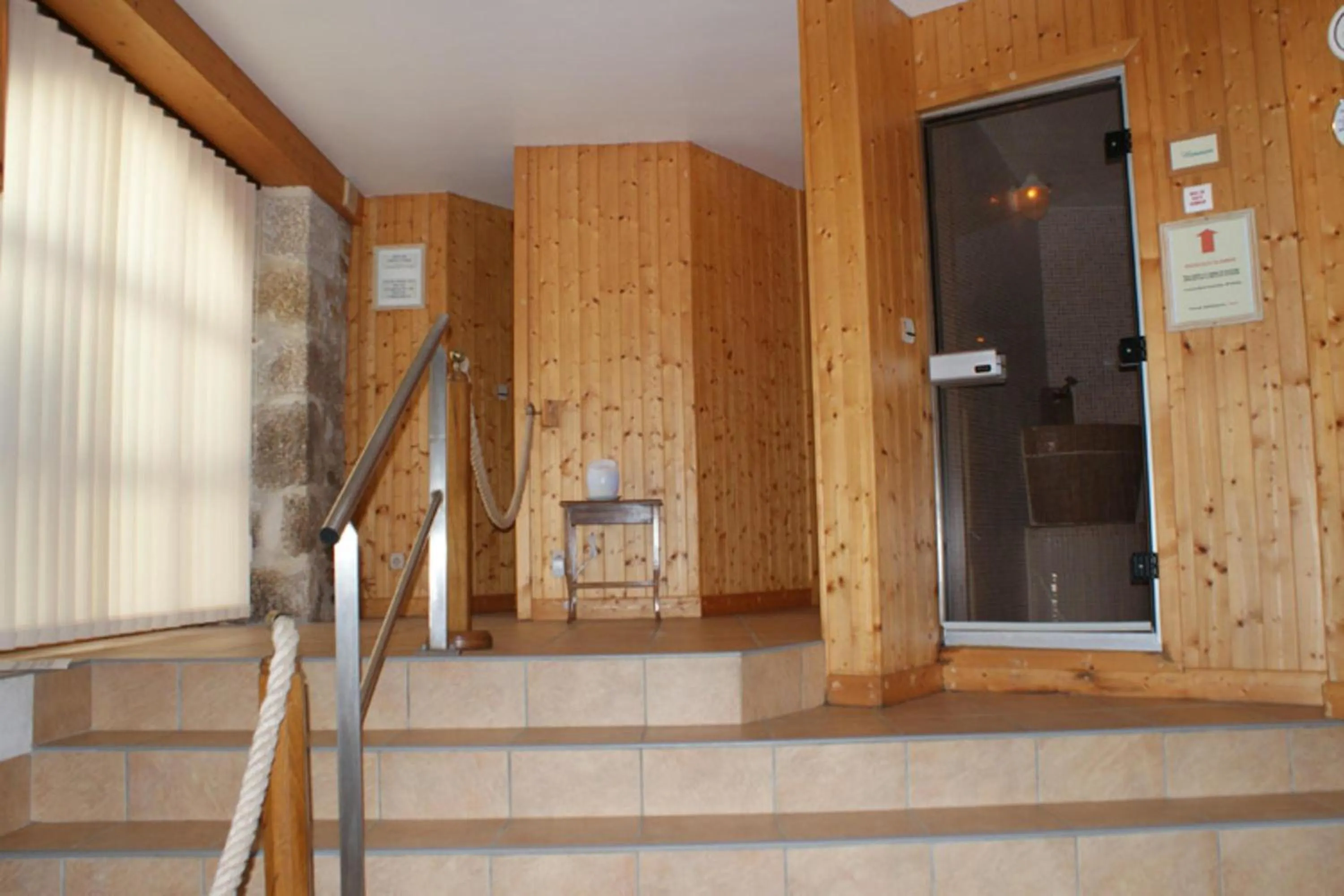 Spa and wellness centre/facilities in Auberge La Tomette, The Originals Relais