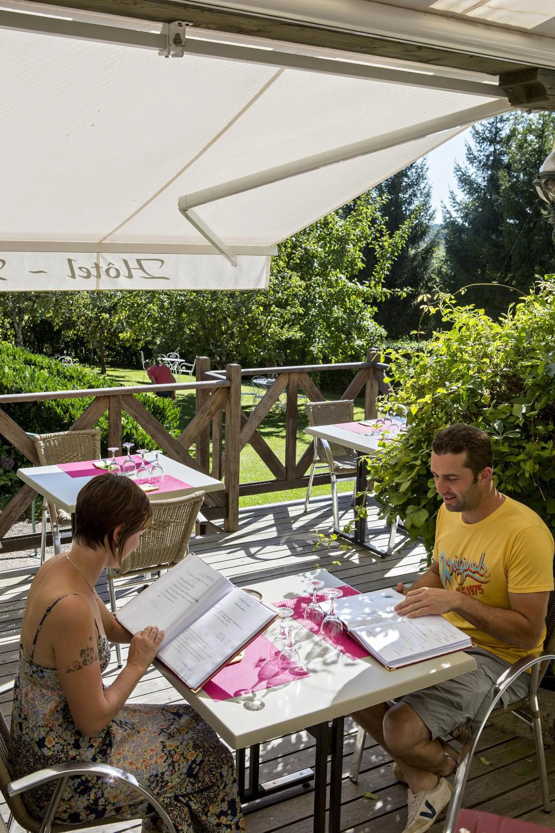 Restaurant/places to eat in Auberge La Tomette, The Originals Relais