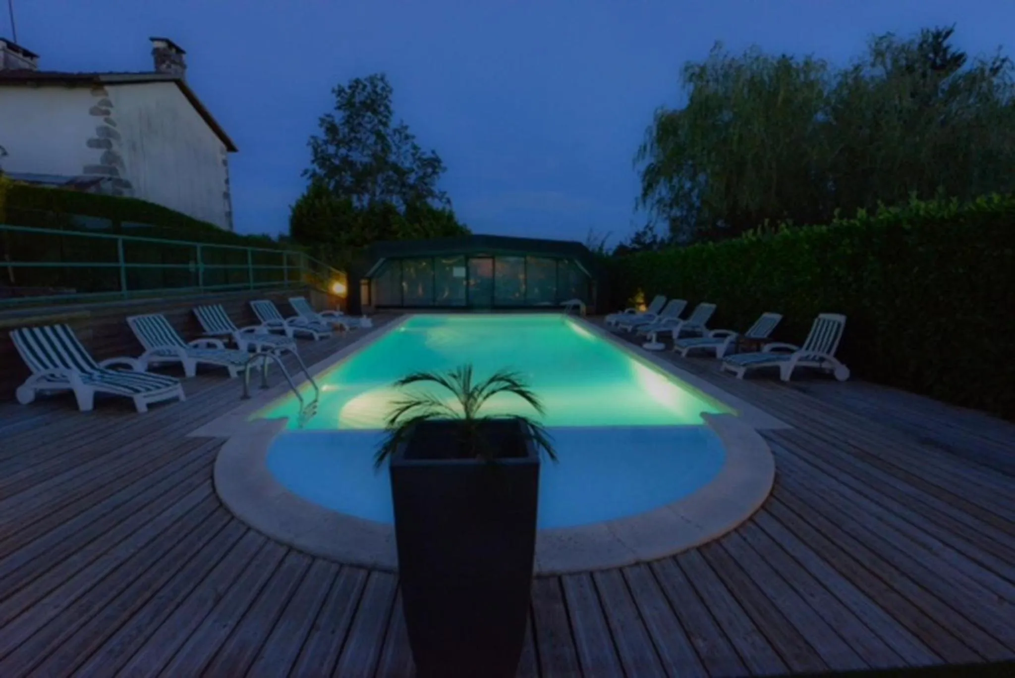 Swimming pool in Auberge La Tomette, The Originals Relais