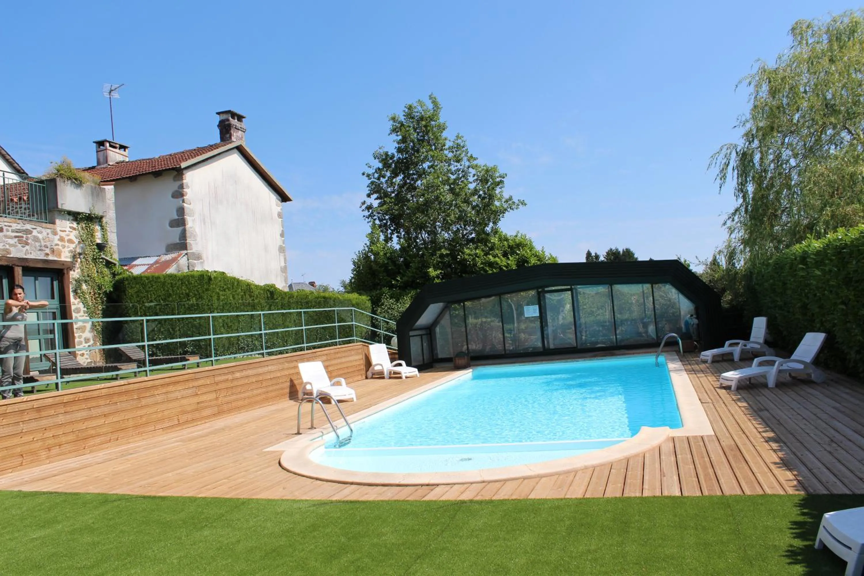 Swimming pool in Auberge La Tomette, The Originals Relais