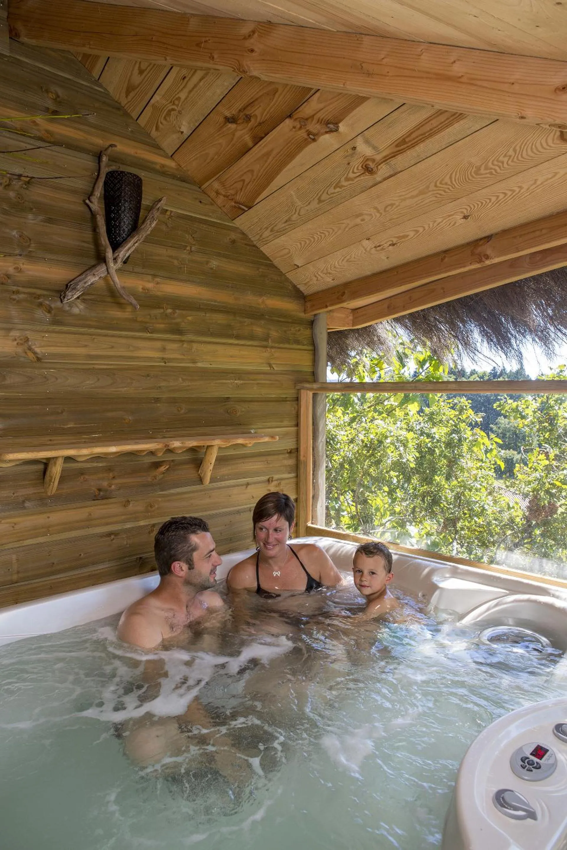 Hot Tub in Auberge La Tomette, The Originals Relais
