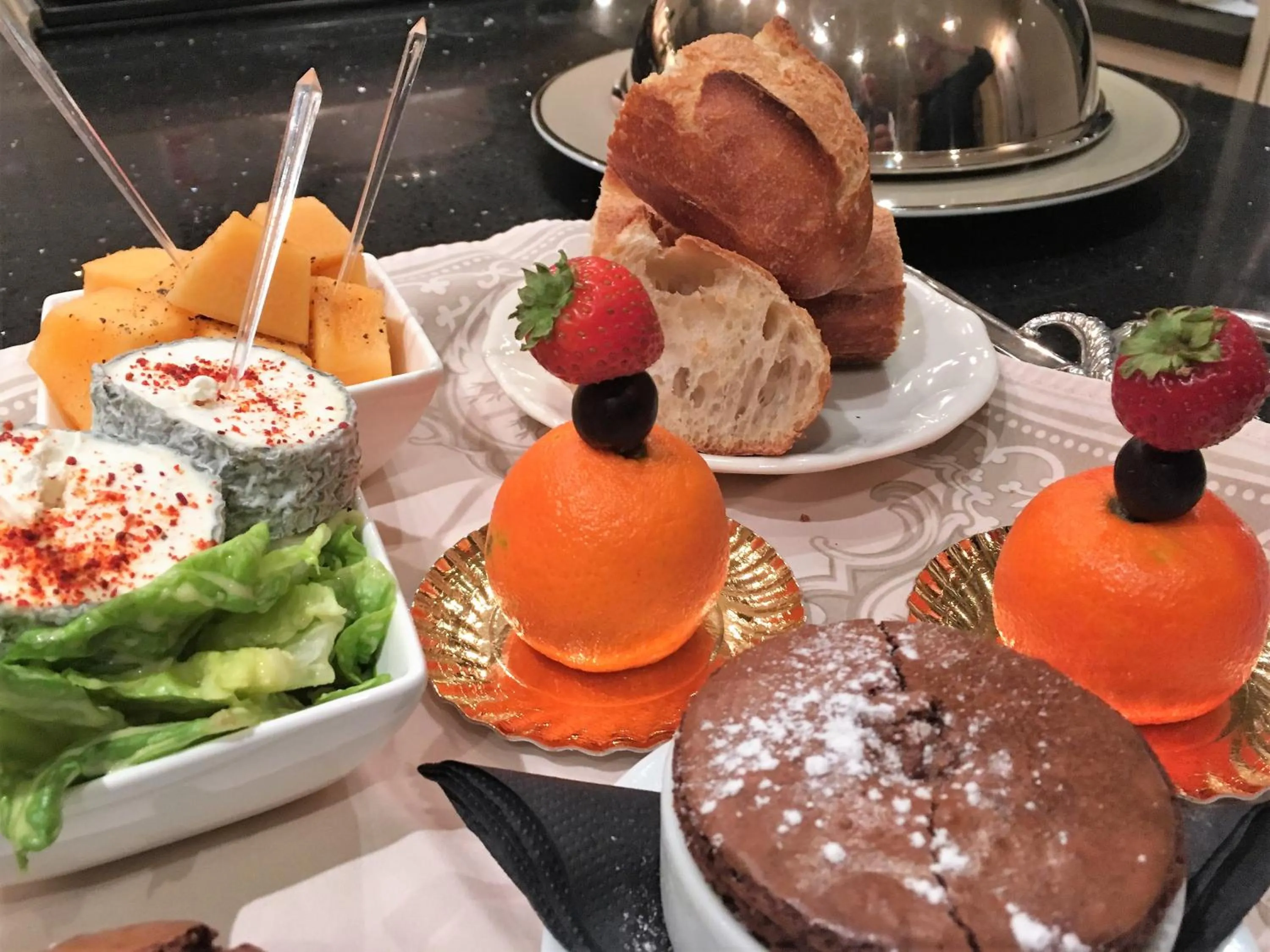 Dinner in Le Manoir de Maucartier