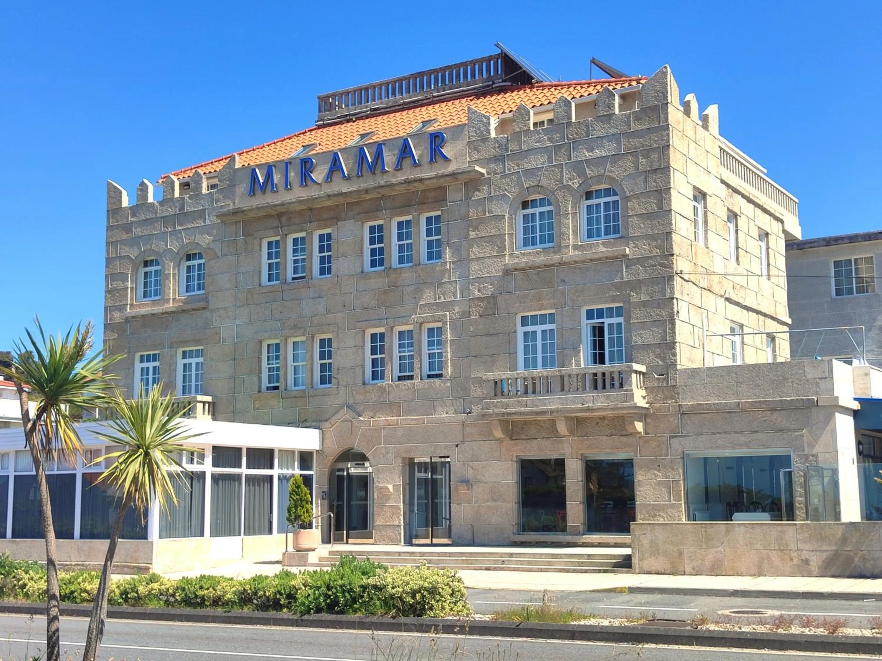 Property building in Hotel Miramar Playa America Nigran