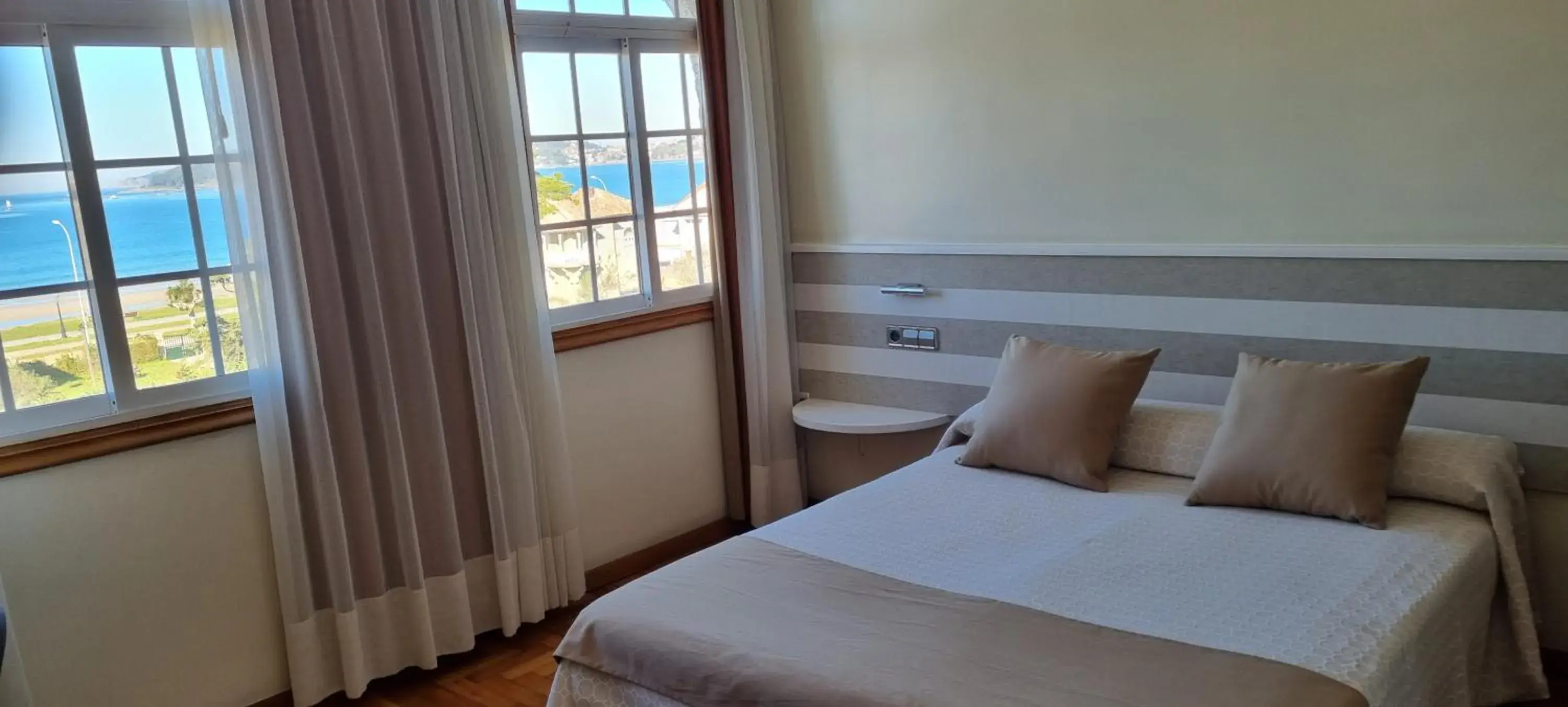 Double or Twin Room with Sea View in Hotel Miramar Playa America Nigran Double or Twin Room with Sea View in Hotel Miramar Playa America Nigran