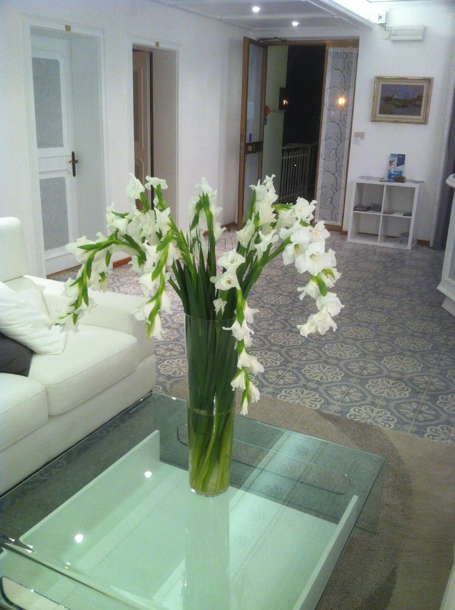 Communal lounge/ TV room in Hotel Moreri