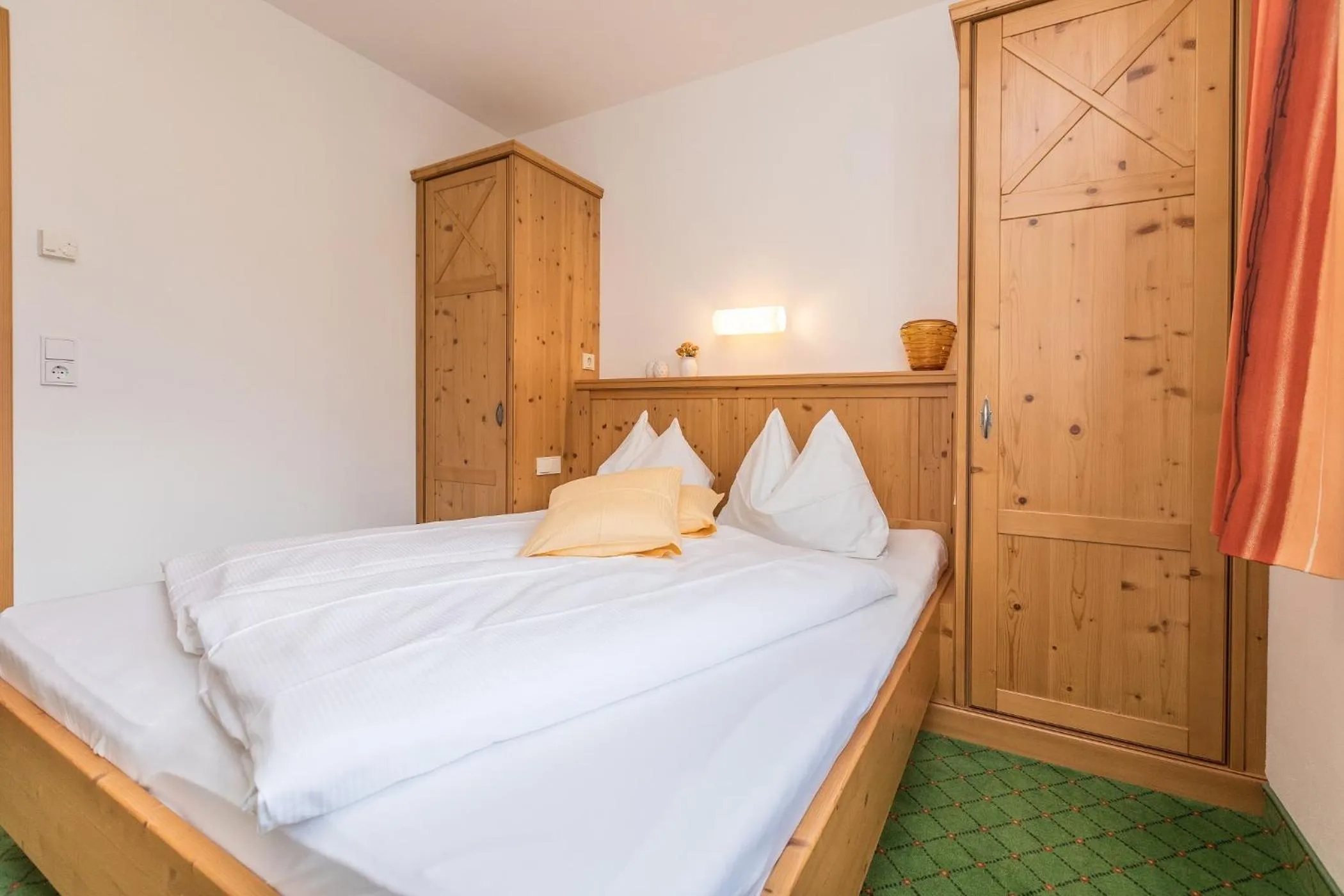 Bedroom, Bed in Alpenhof Apartments