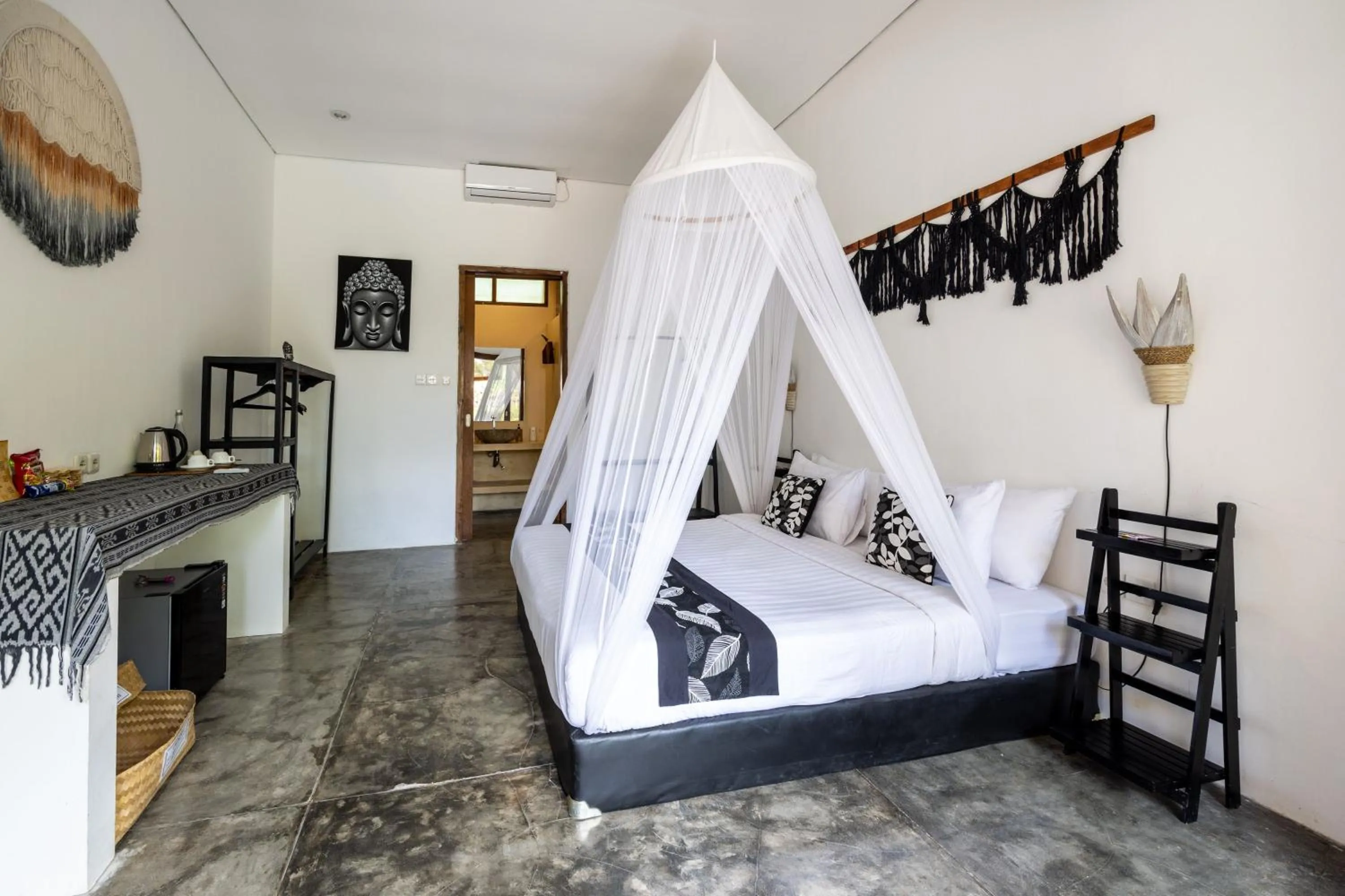 Bedroom, Bed in Martas Windows