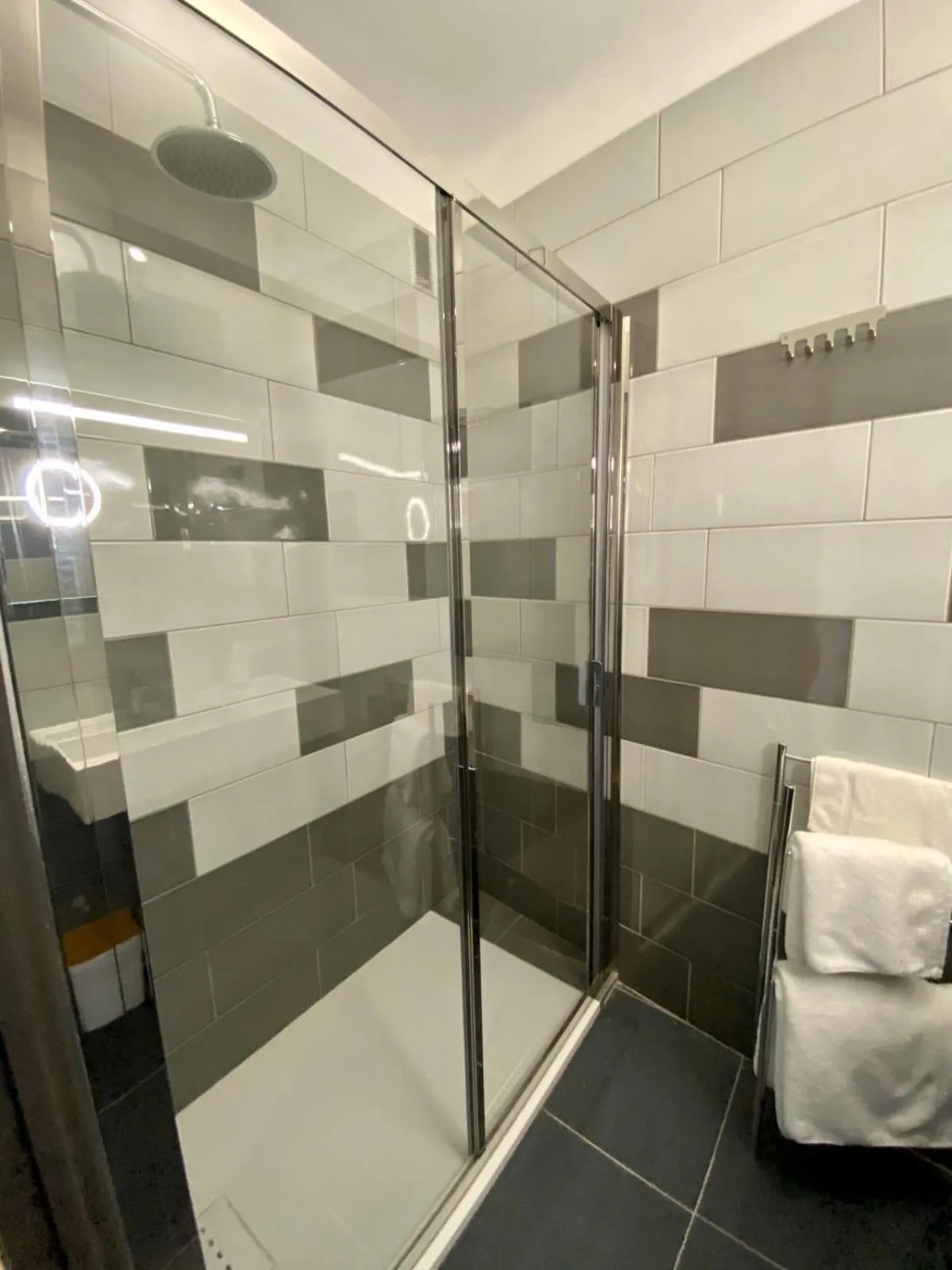 Bathroom in Hotel Courbet