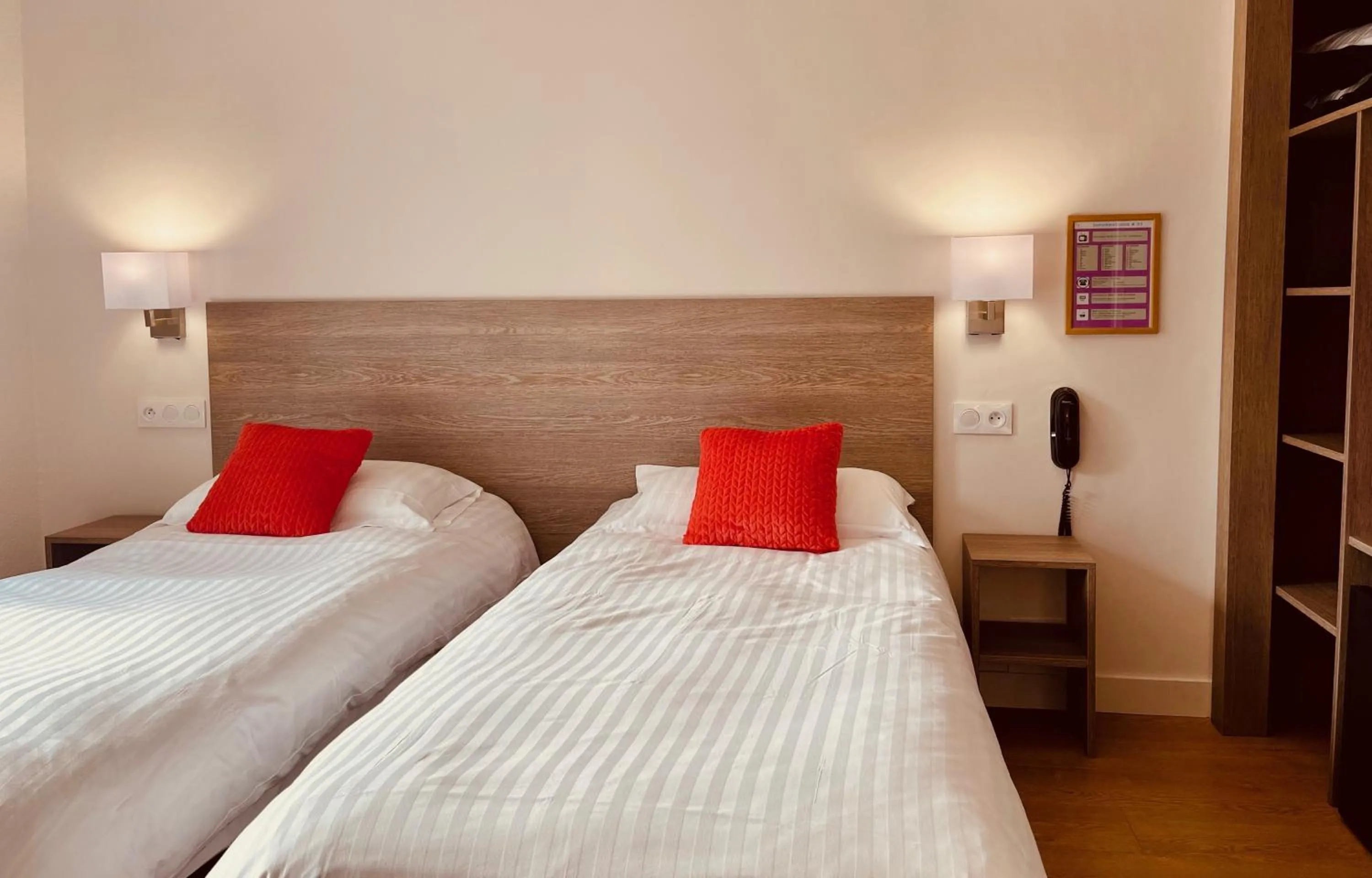 Photo of the whole room, Bed in Hotel Courbet