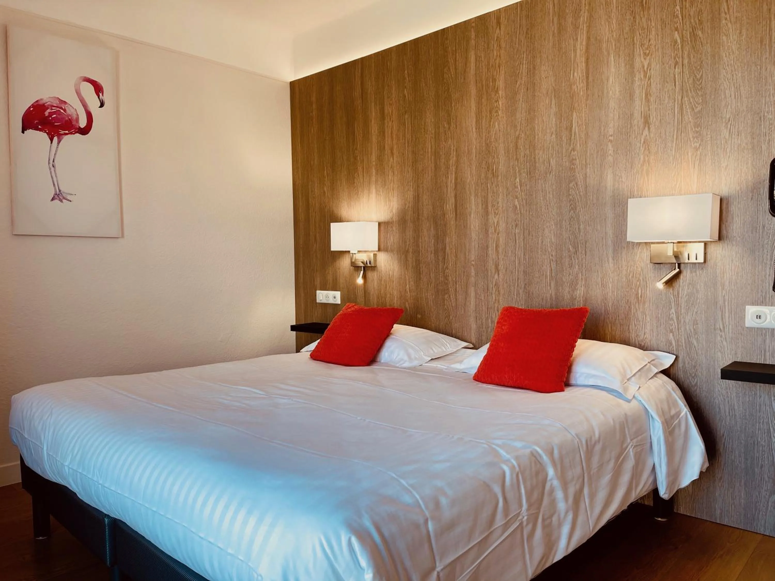 Photo of the whole room, Bed in Hotel Courbet