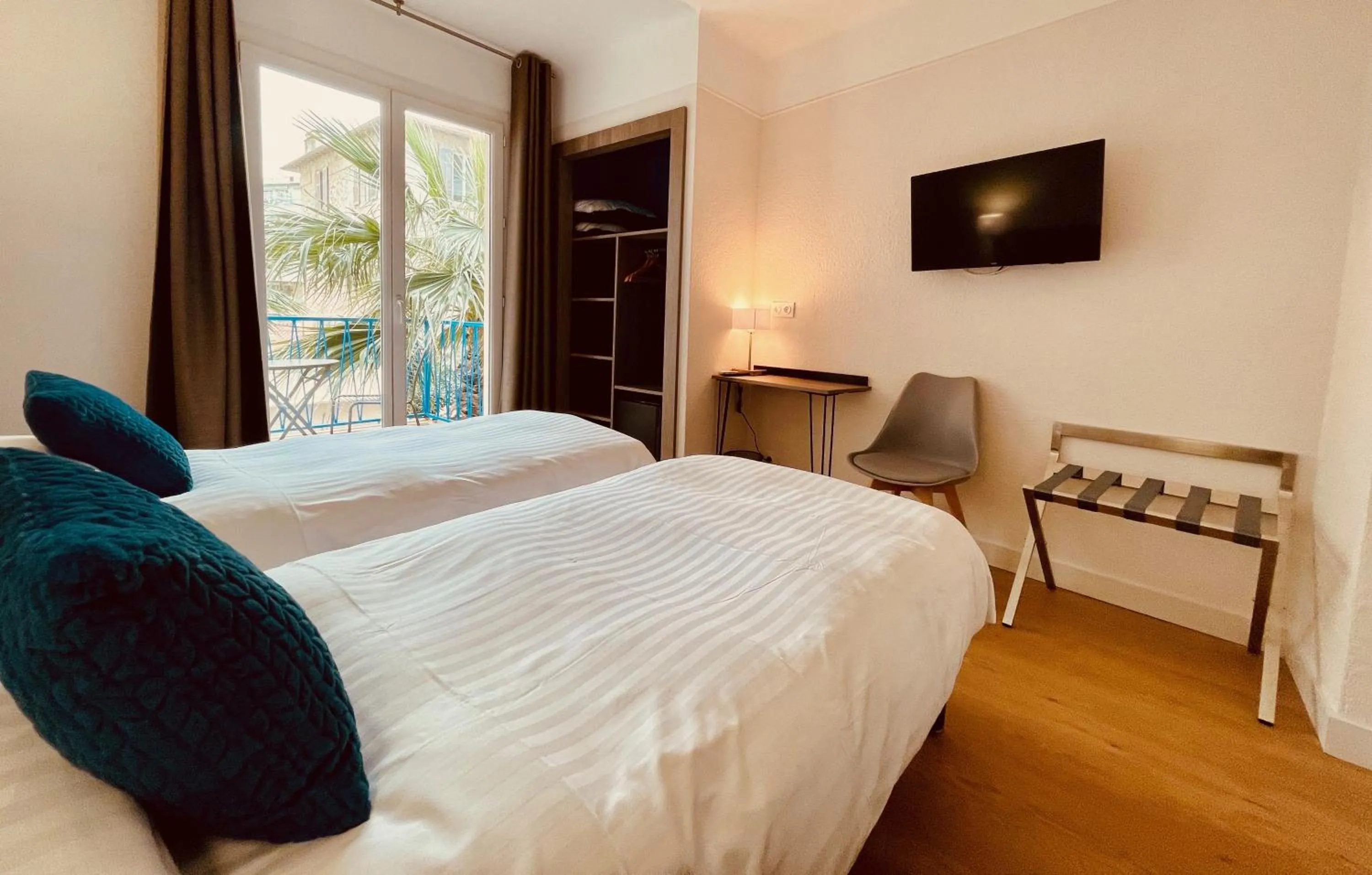 Bedroom, Bed in Hotel Courbet