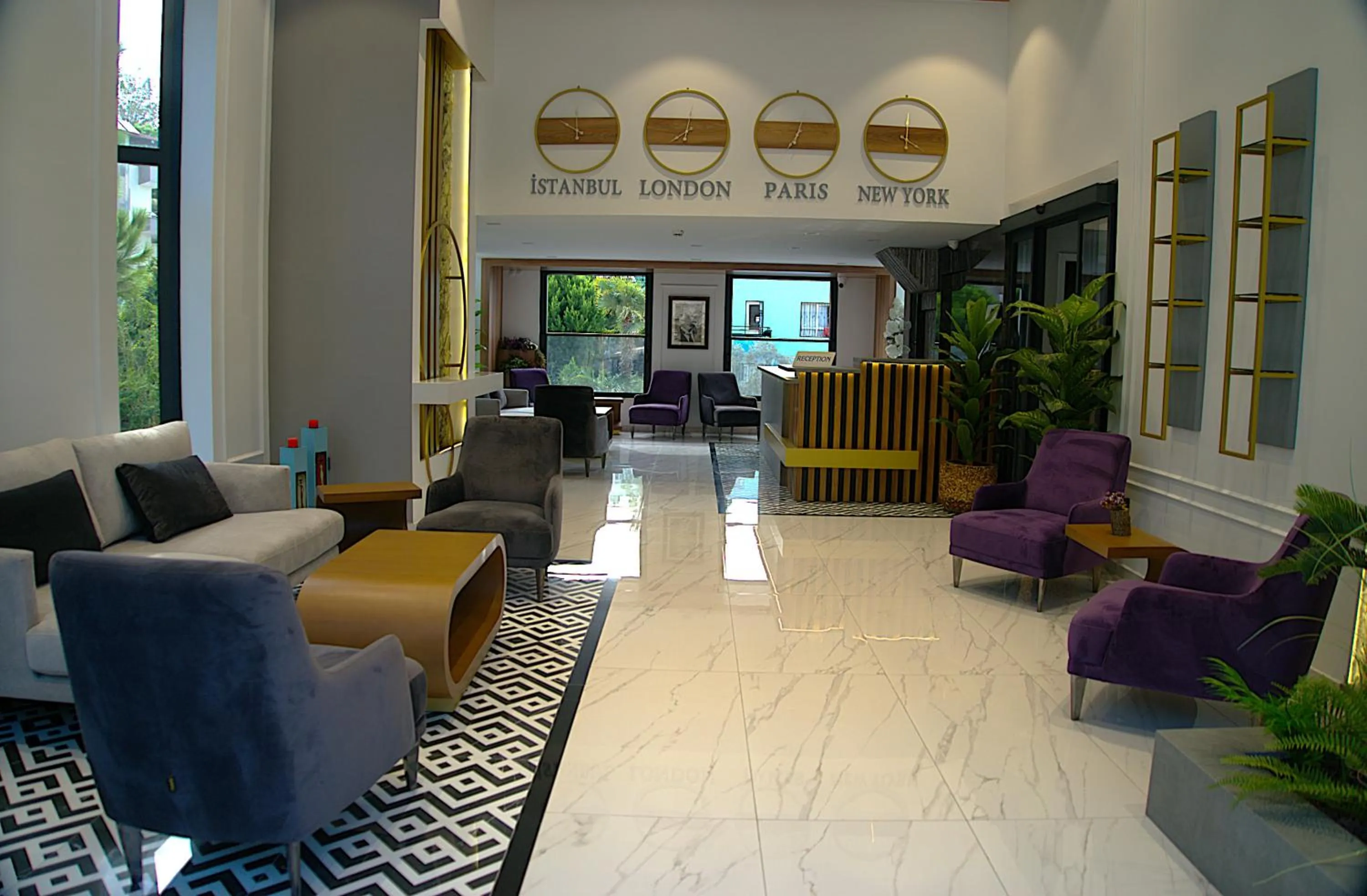 Lobby or reception in Happy Apart Hotel