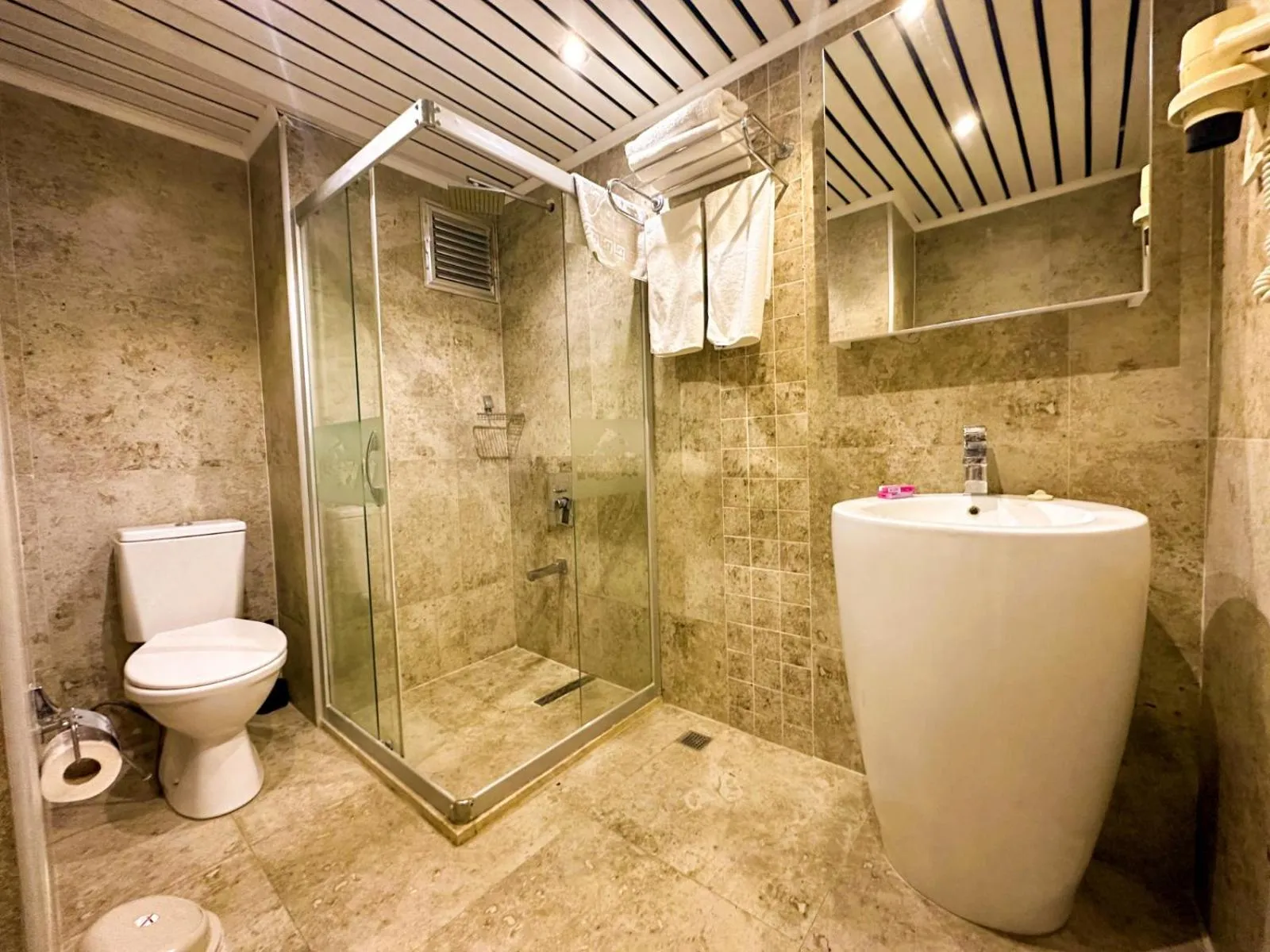 Bathroom in Happy Apart Hotel