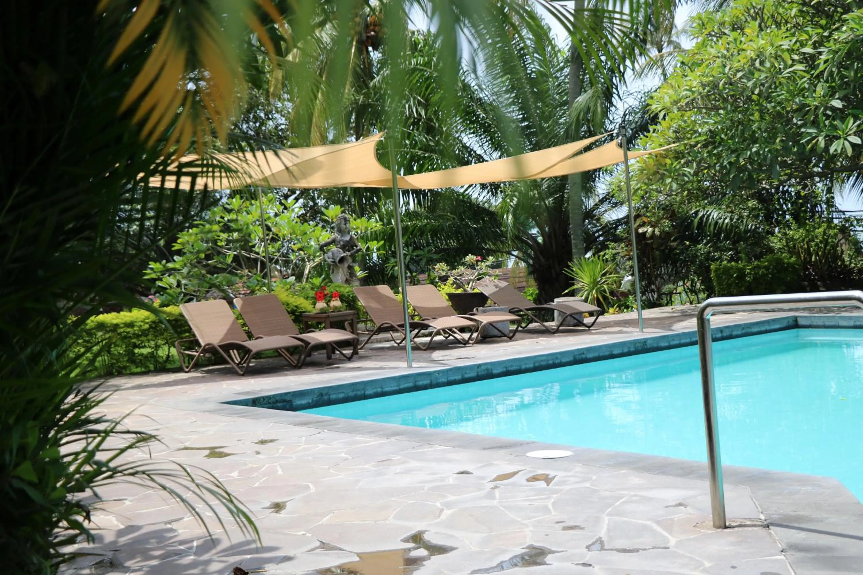 Puri Bunga Beach Cottages